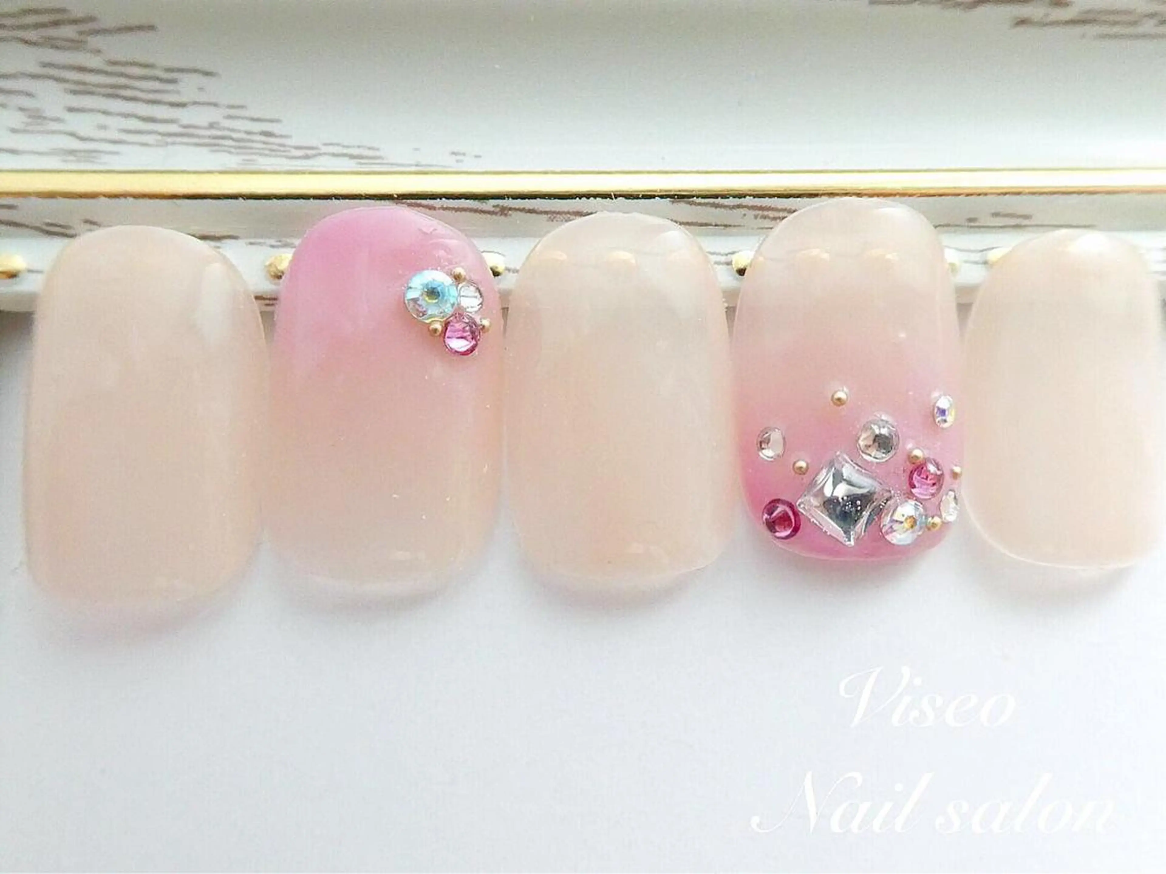 ネイル Viseo《6週間 長持ちパラジェル》のネイルデザイン