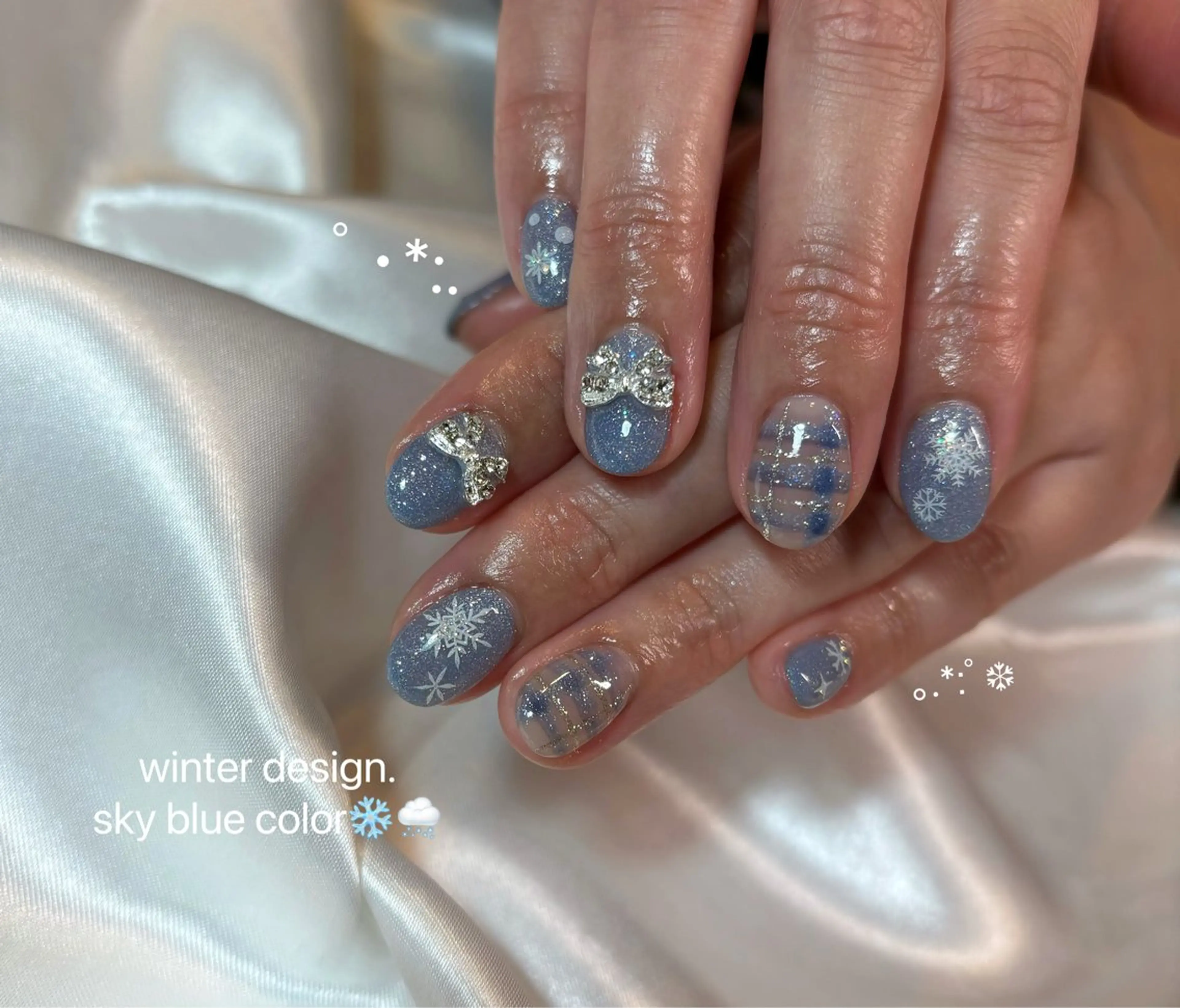 ネイル 韓国ネイル 水色 ショートネイル 冬ネイル 【chatnoir】 MIYUのネイルデザイン