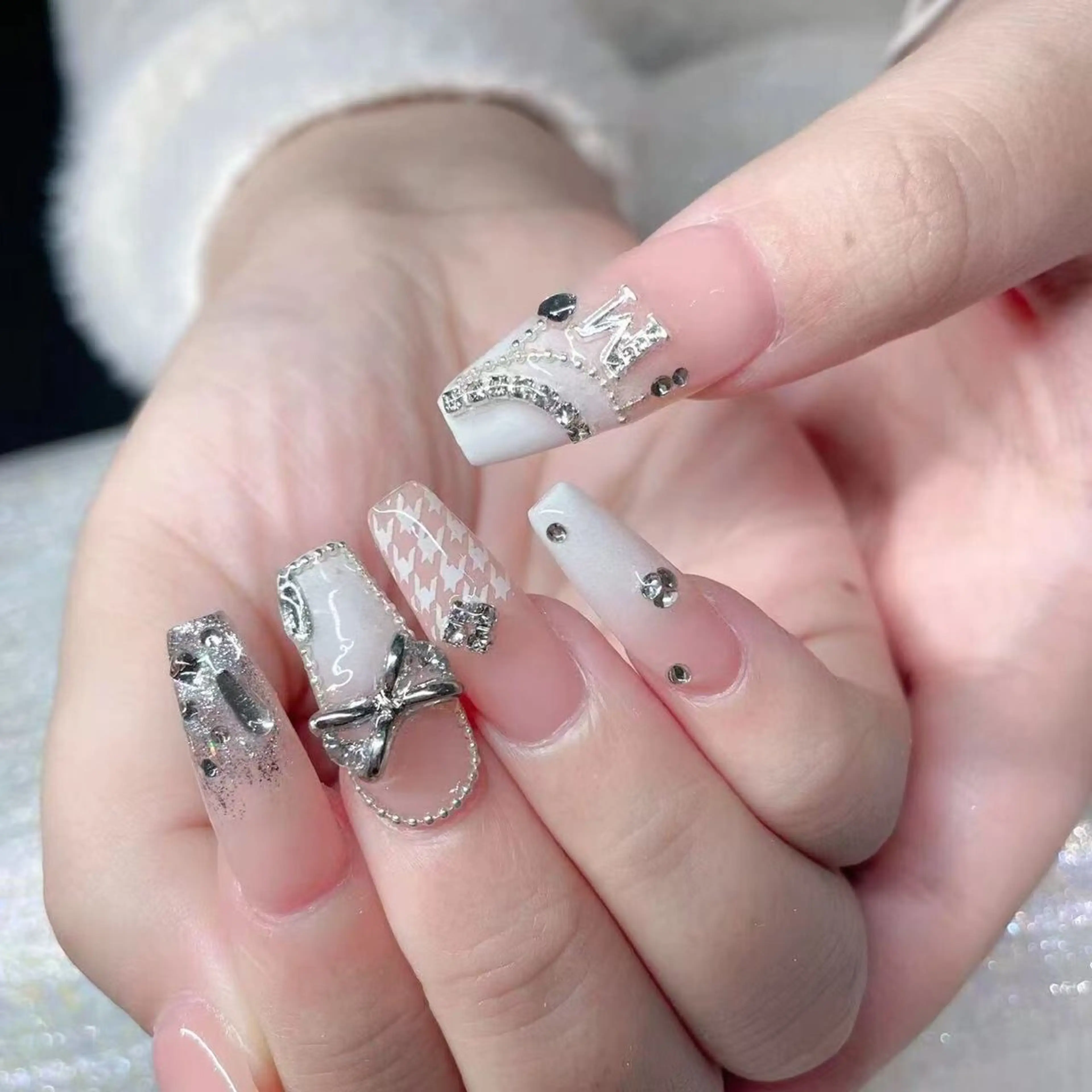 ネイル ハンドネイル Queens ひなのネイルデザイン