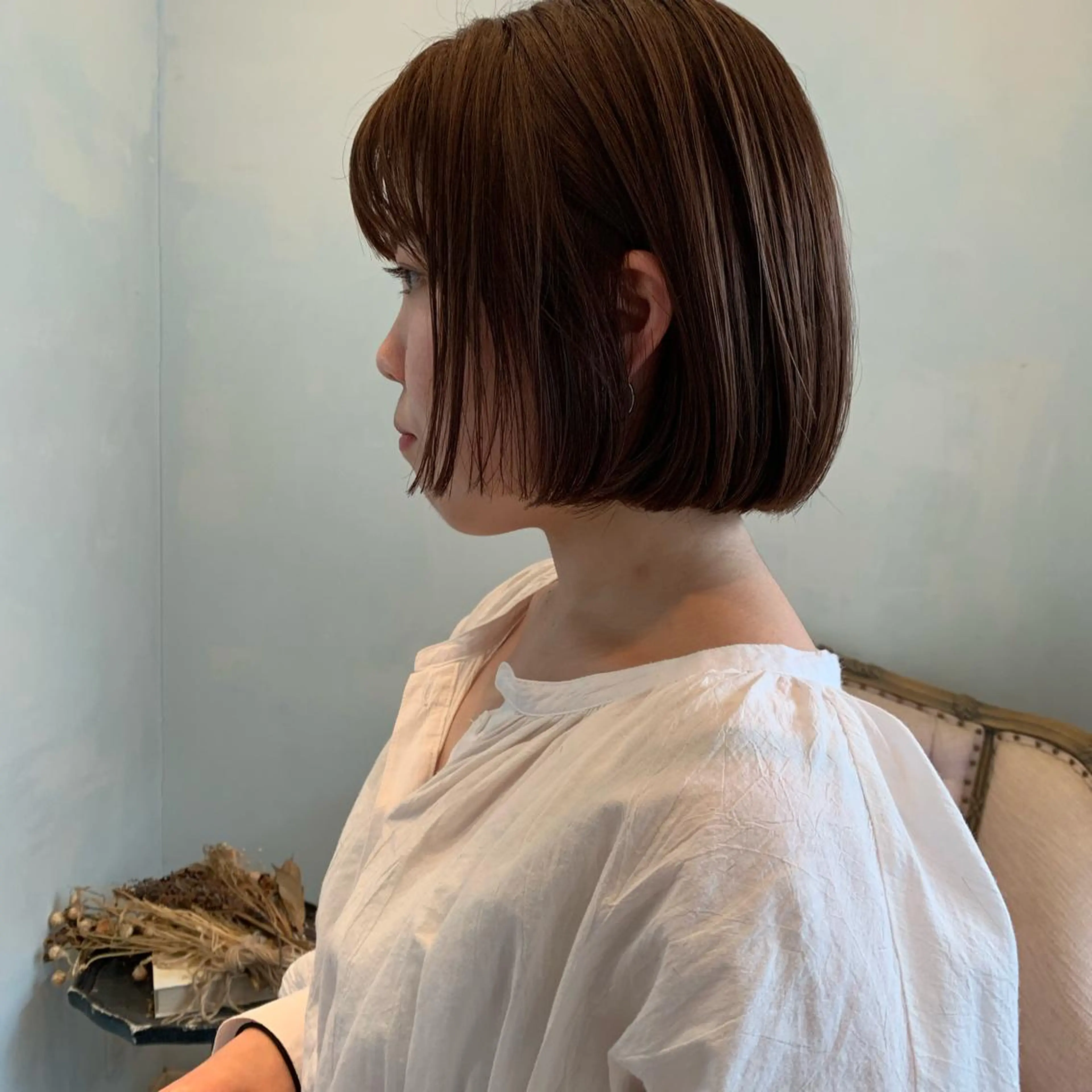 ショート ヘアカラー トリートメント SAKINO． ベージュカラーのヘアスタイル