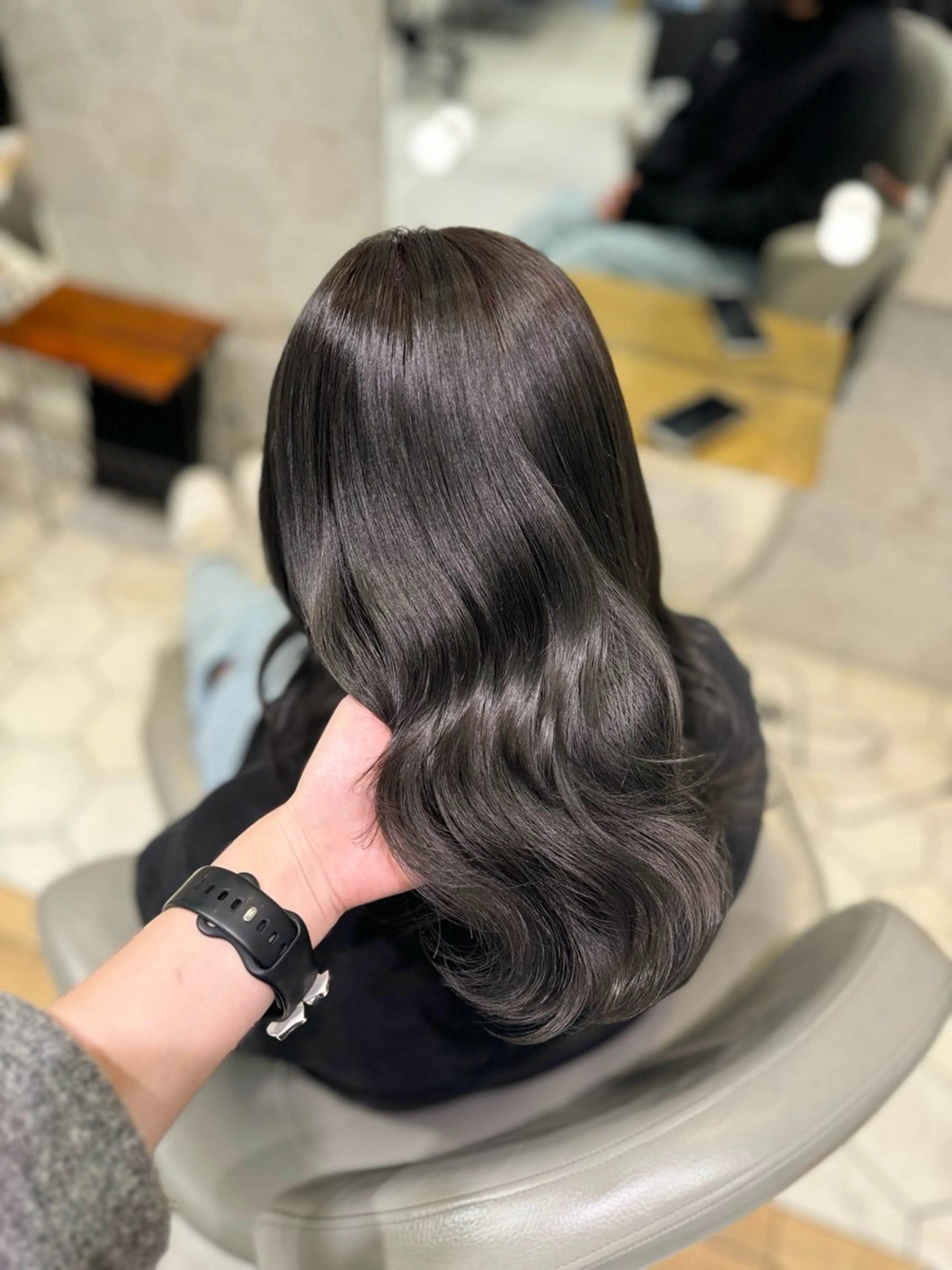 ミディアム カラー グレージュ costes 今井芽依のヘアスタイル