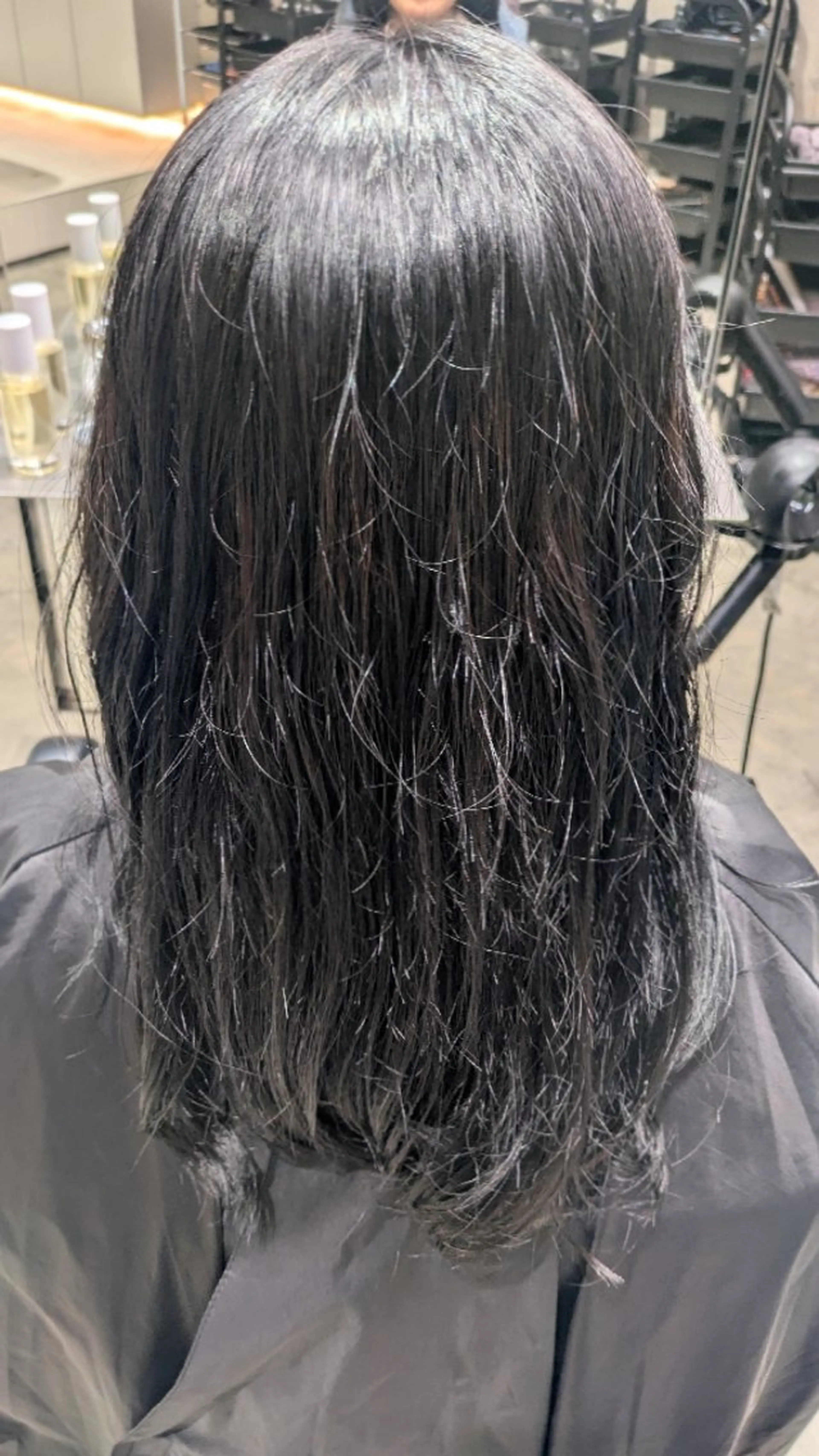 カラー アッシュ アッシュグレー 縮毛矯正💕艶カラー 金川萌萌のヘアスタイル