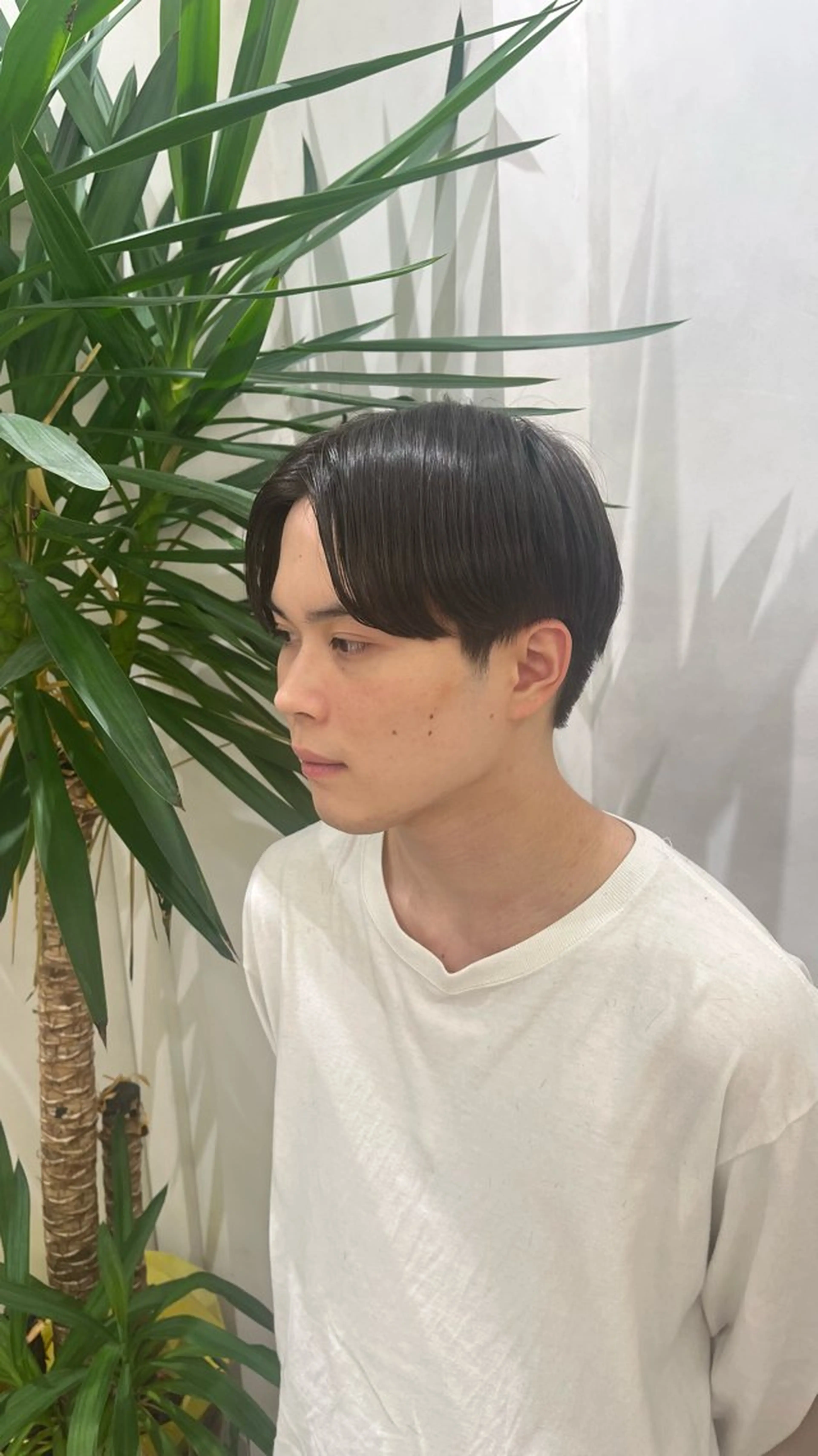 メンズ センターパート マッシュ カット 𝑴𝑰𝑨🎀赤髪 /ピンク/髪質改善のヘアスタイル