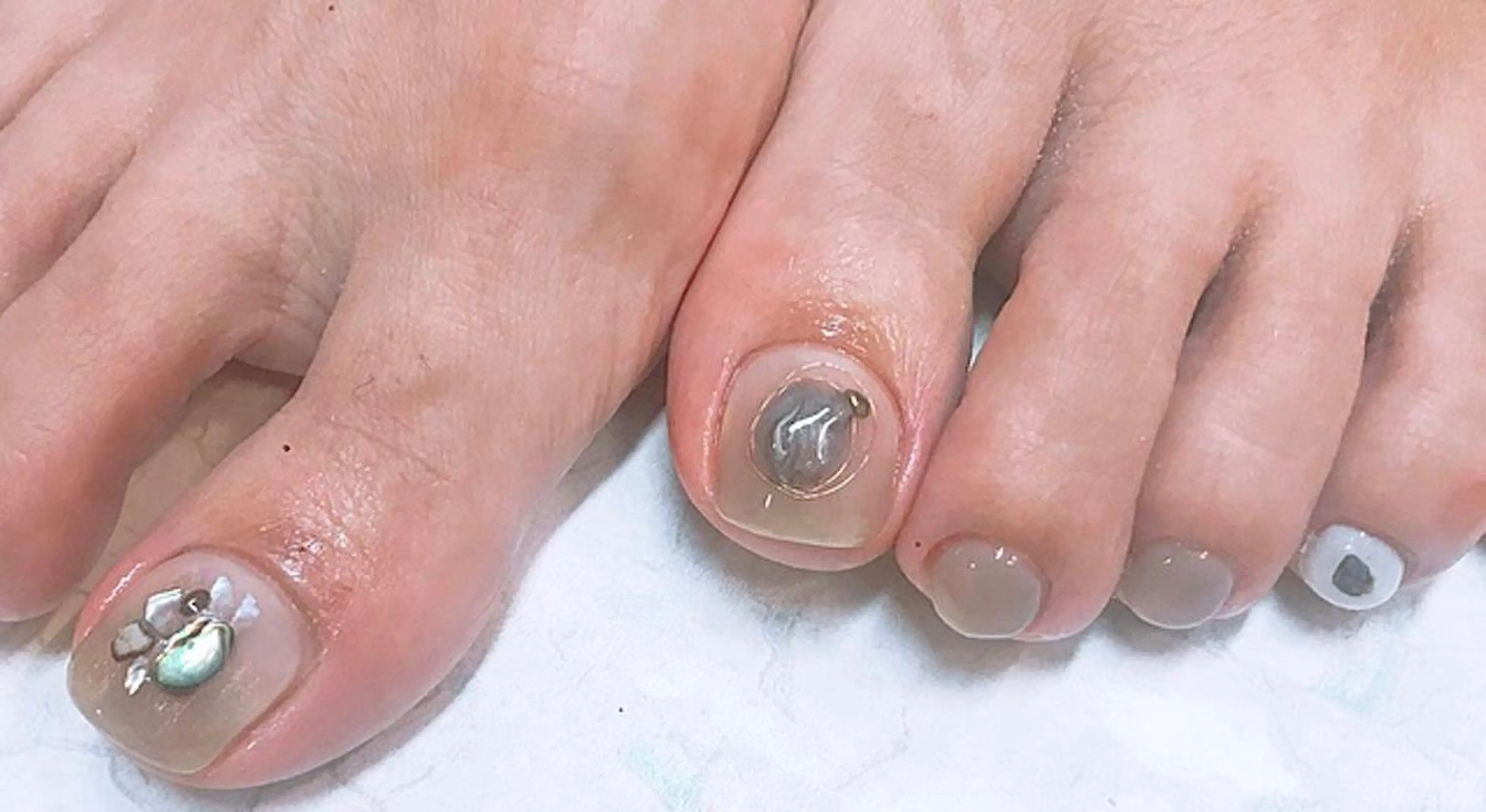 ネイル フットネイル シンプルネイル アトリエ １０３のネイルデザイン