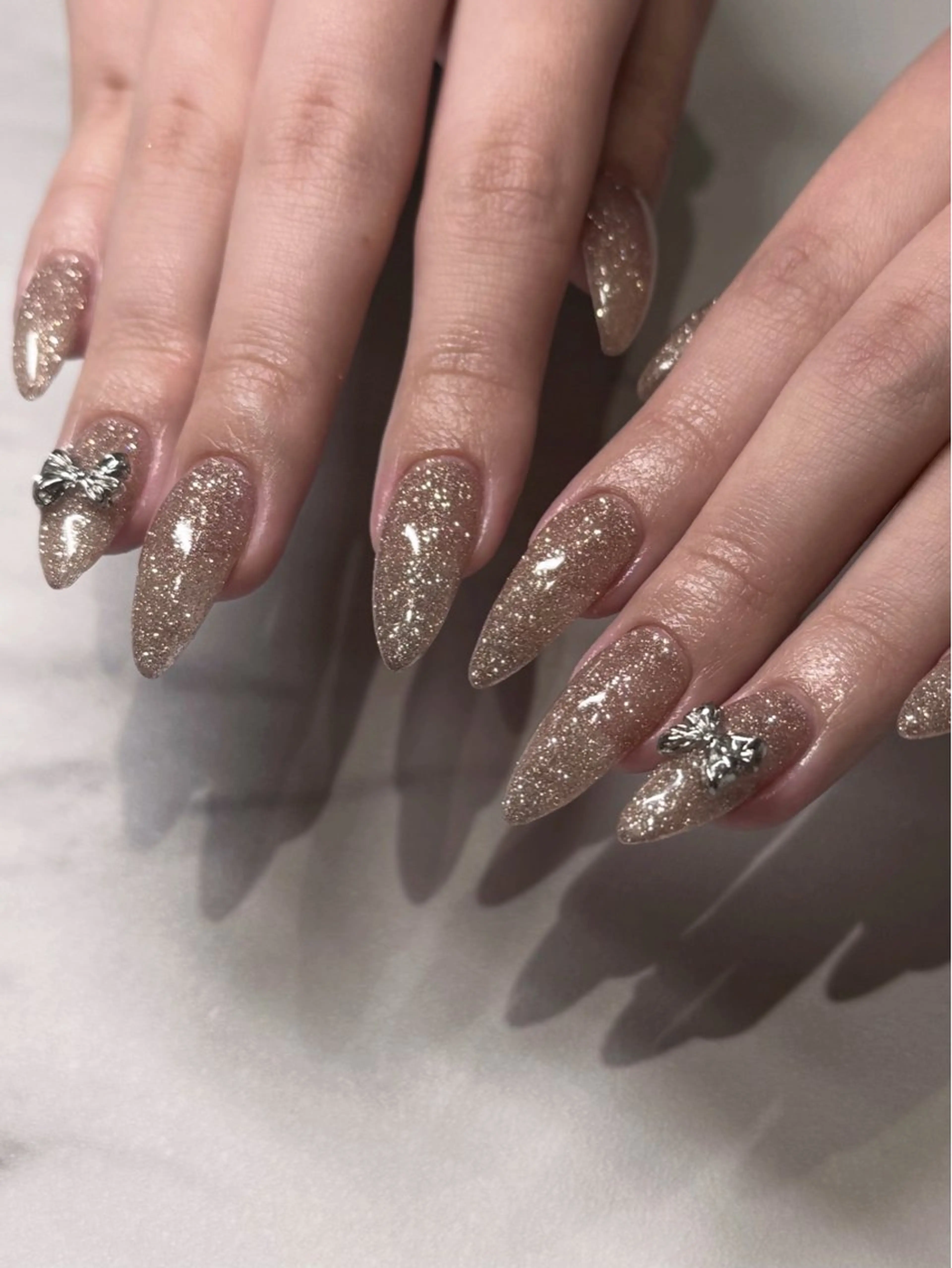 ネイル mikoto 🎀 艶々美フォルムのネイルデザイン