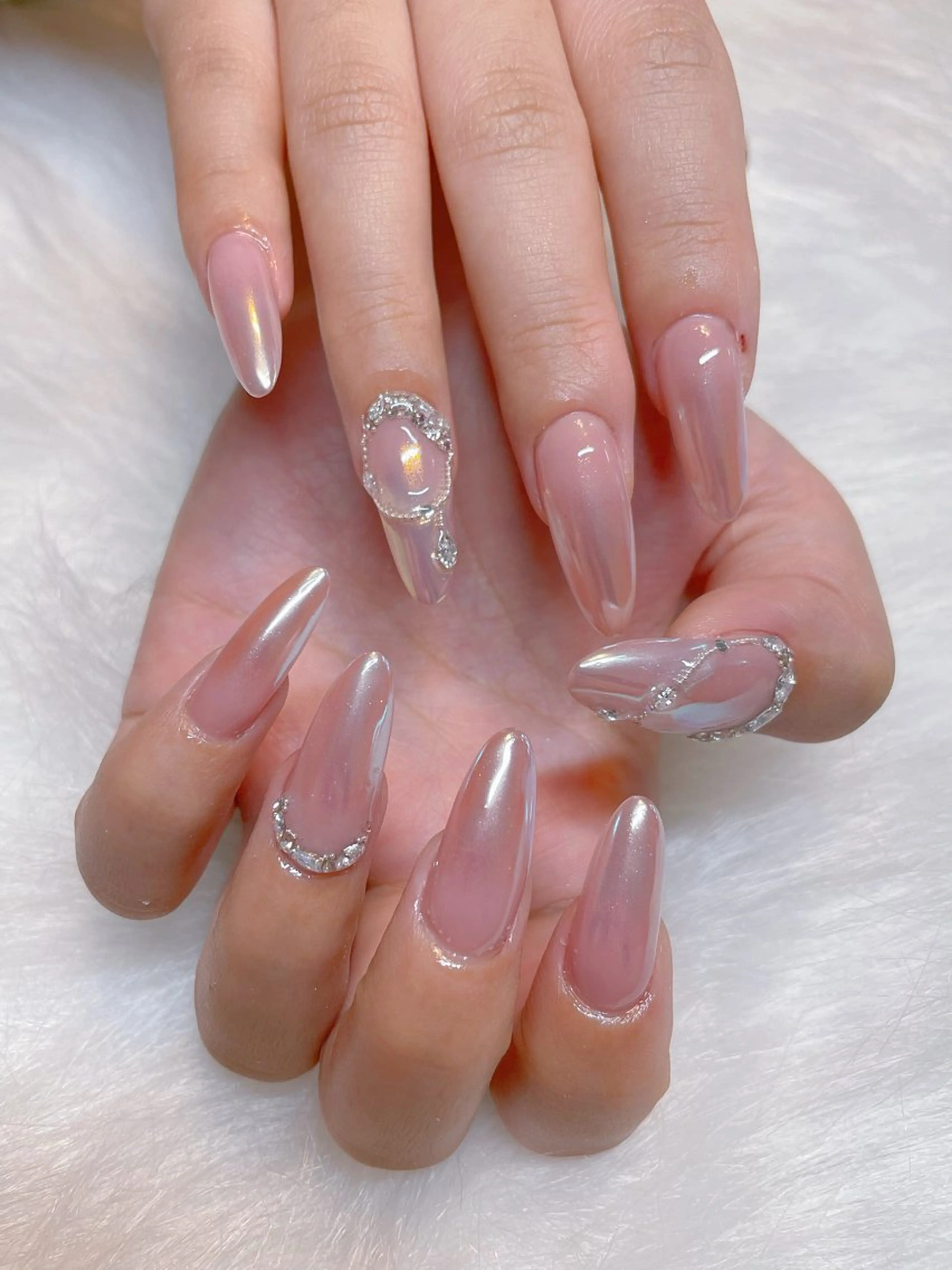 ネイル グラデーション ミラーネイル ストーンネイル ハンドネイル エン Nail salonのネイルデザイン