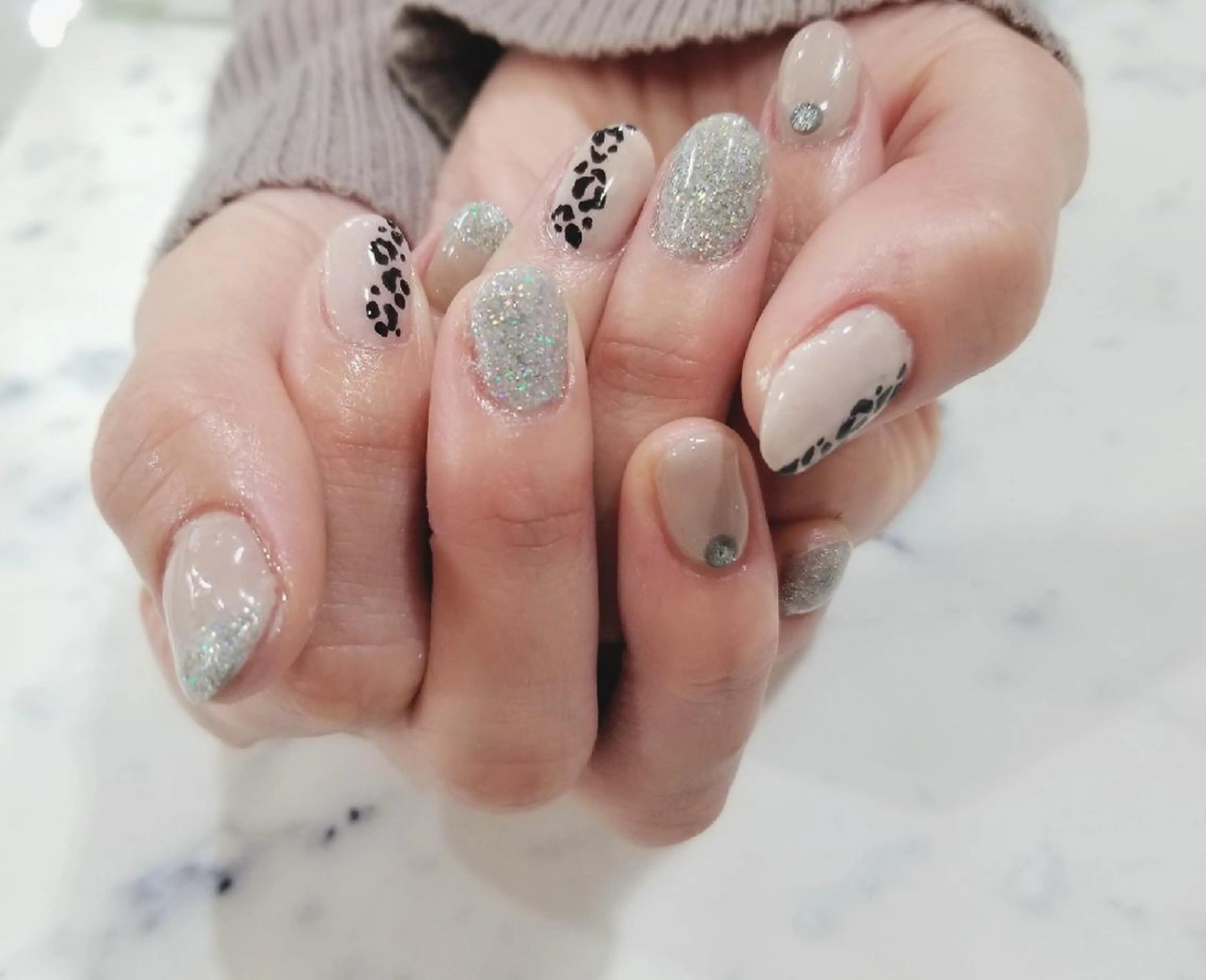 ネイル アニマル柄 ニュアンスネイル 関口 友菜のヘアスタイル