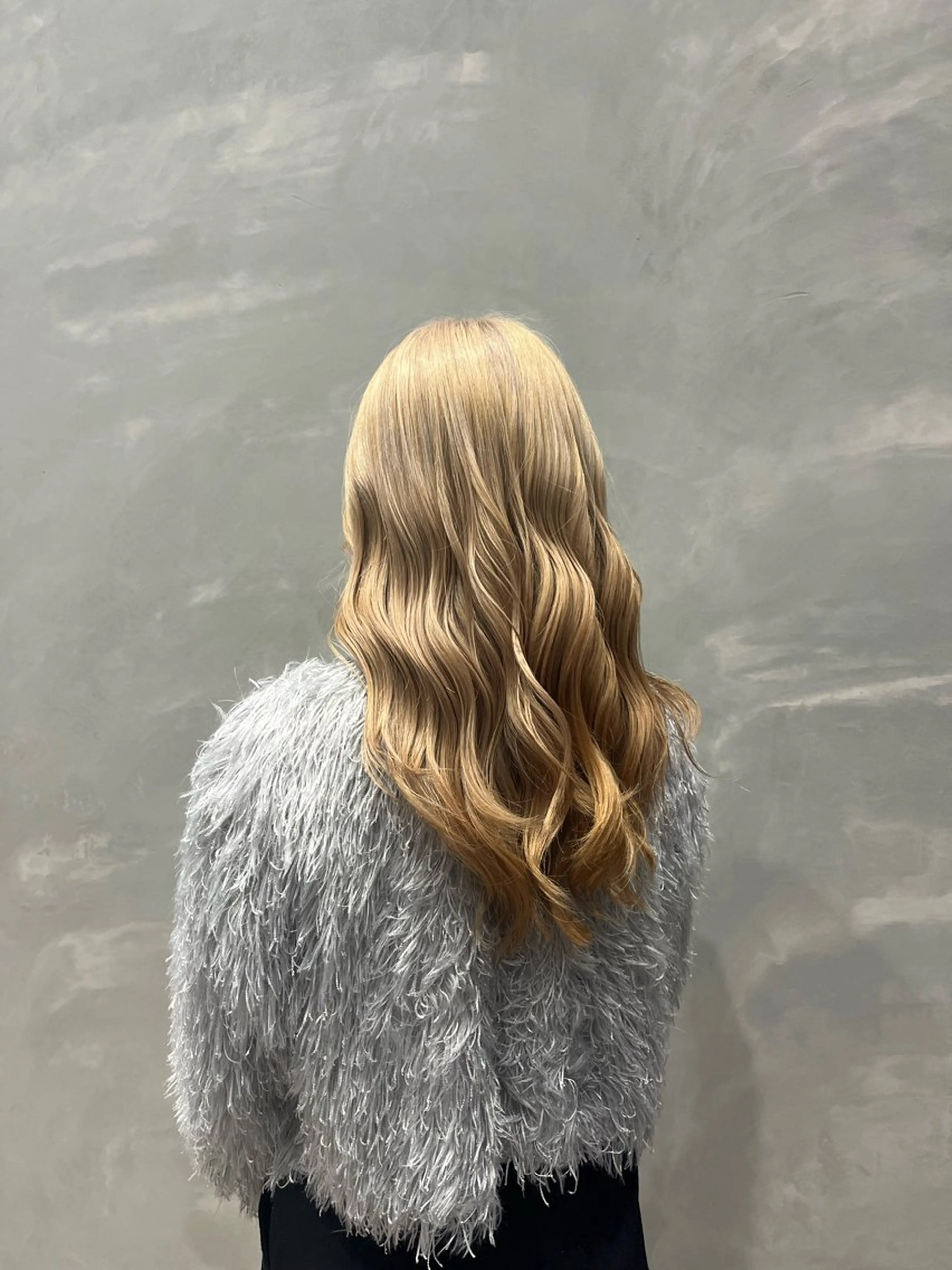 ロング カラー ブリーチ ブロンド ハイトーンカラー ヘアカラー トリートメント newi大分/ 磯部栞里／艶感カラーのヘアスタイル