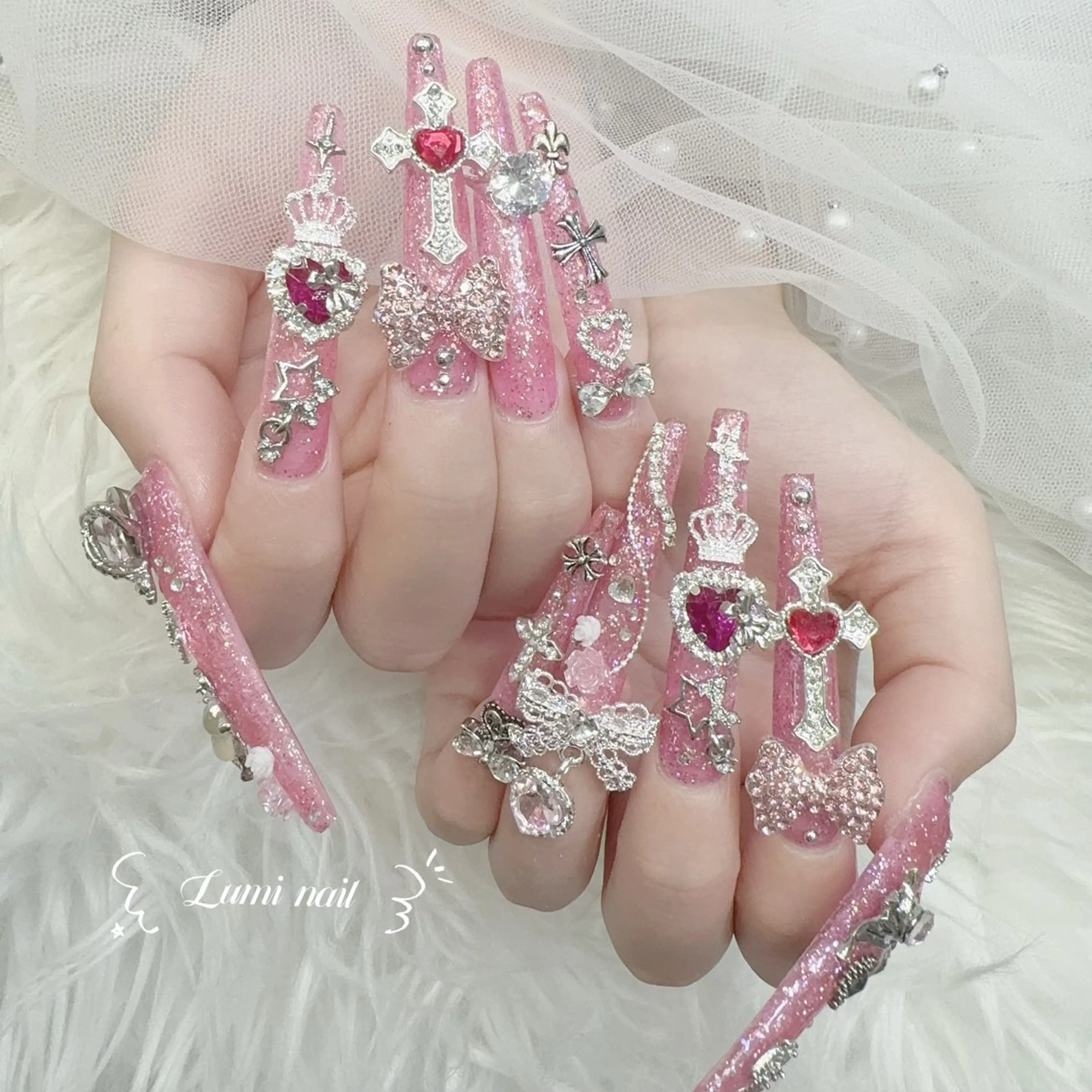 ネイル フットネイル ジェルネイル キラキラネイル オフィスネイル ピンク ハンドネイル Lumiネイルサロン所属・Lumi Nail Salonのネイルデザイン