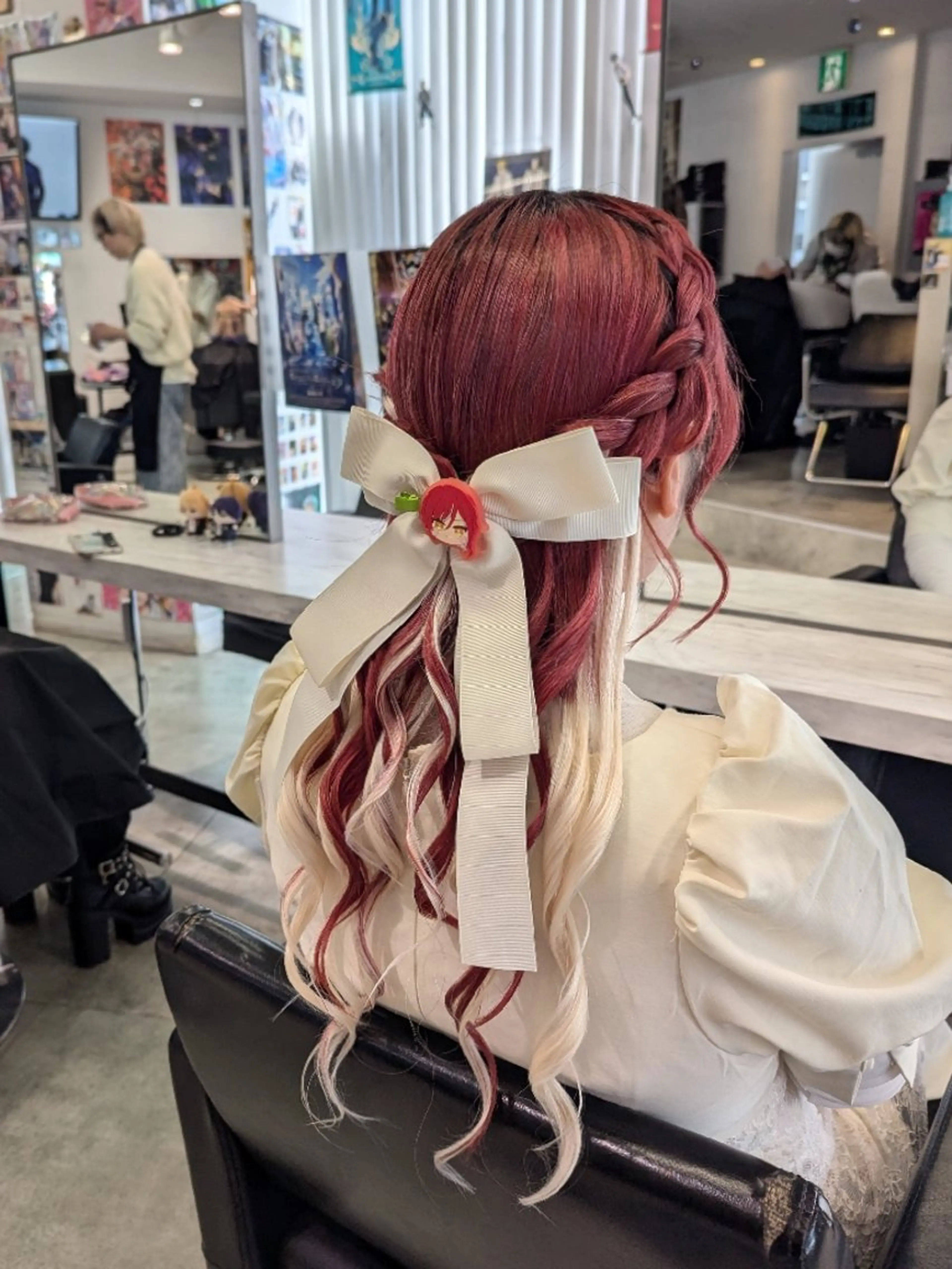 ロング ヘアアレンジ 推しカラー🦉にじさ んじカラー🌈🕒✨のヘアスタイル