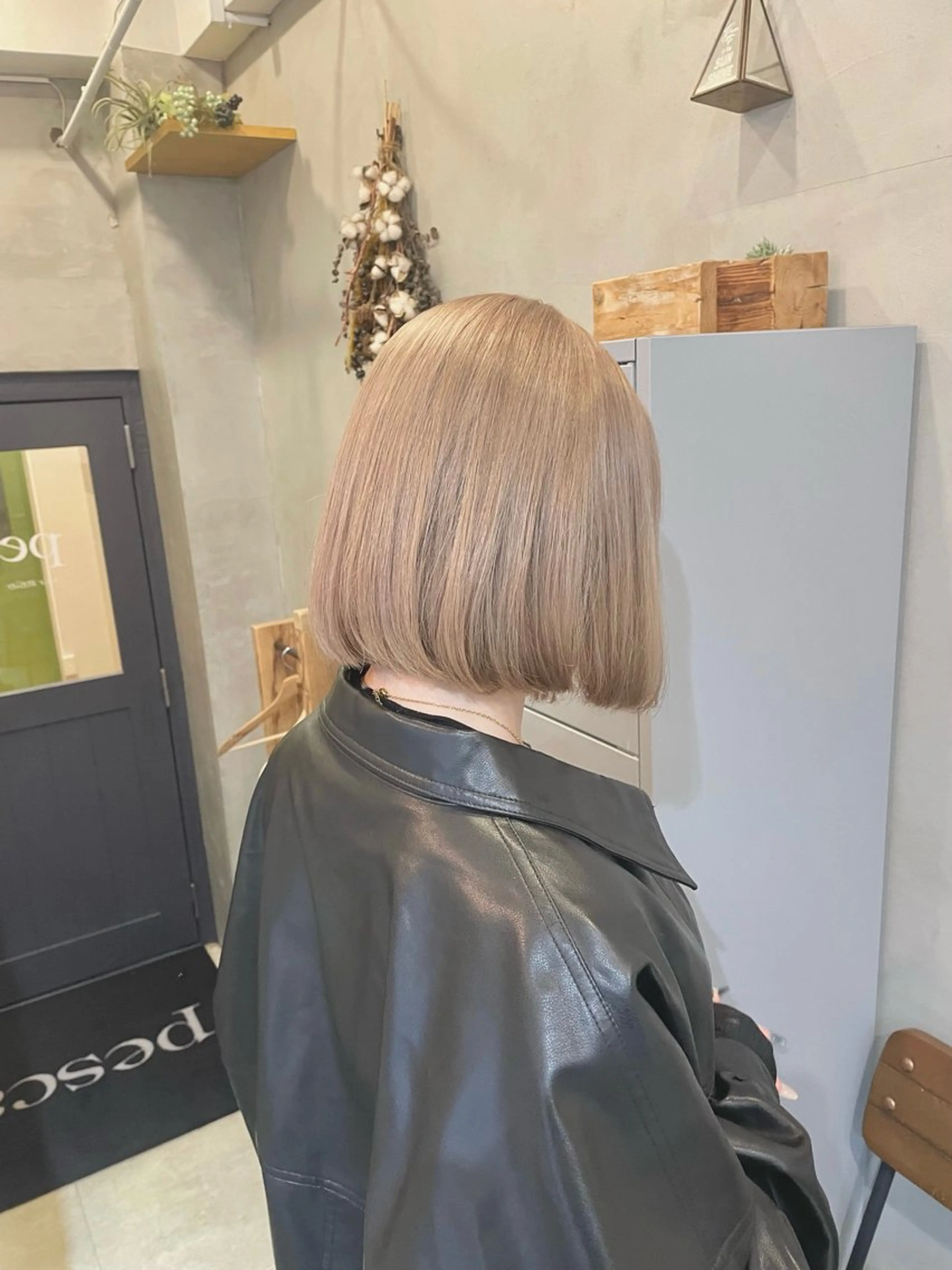 カラー ベージュカラー ミルクティーベージュ ヘアカラー HAYATA/透明感 /派手髪/ケアブリのヘアスタイル