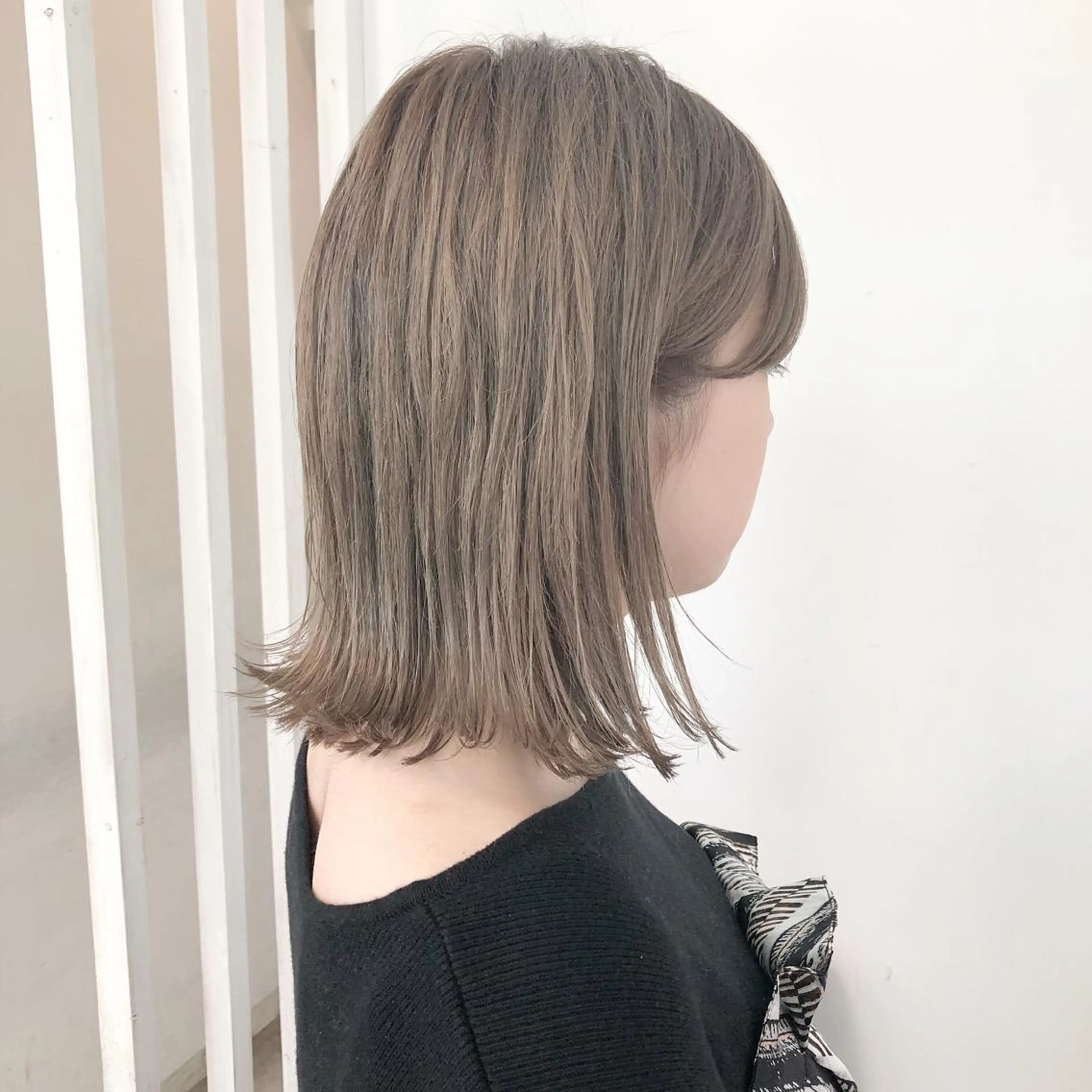 ミディアム カラー ブリーチ グレージュ ミルクティーグレージュ 榎園 由美のヘアスタイル