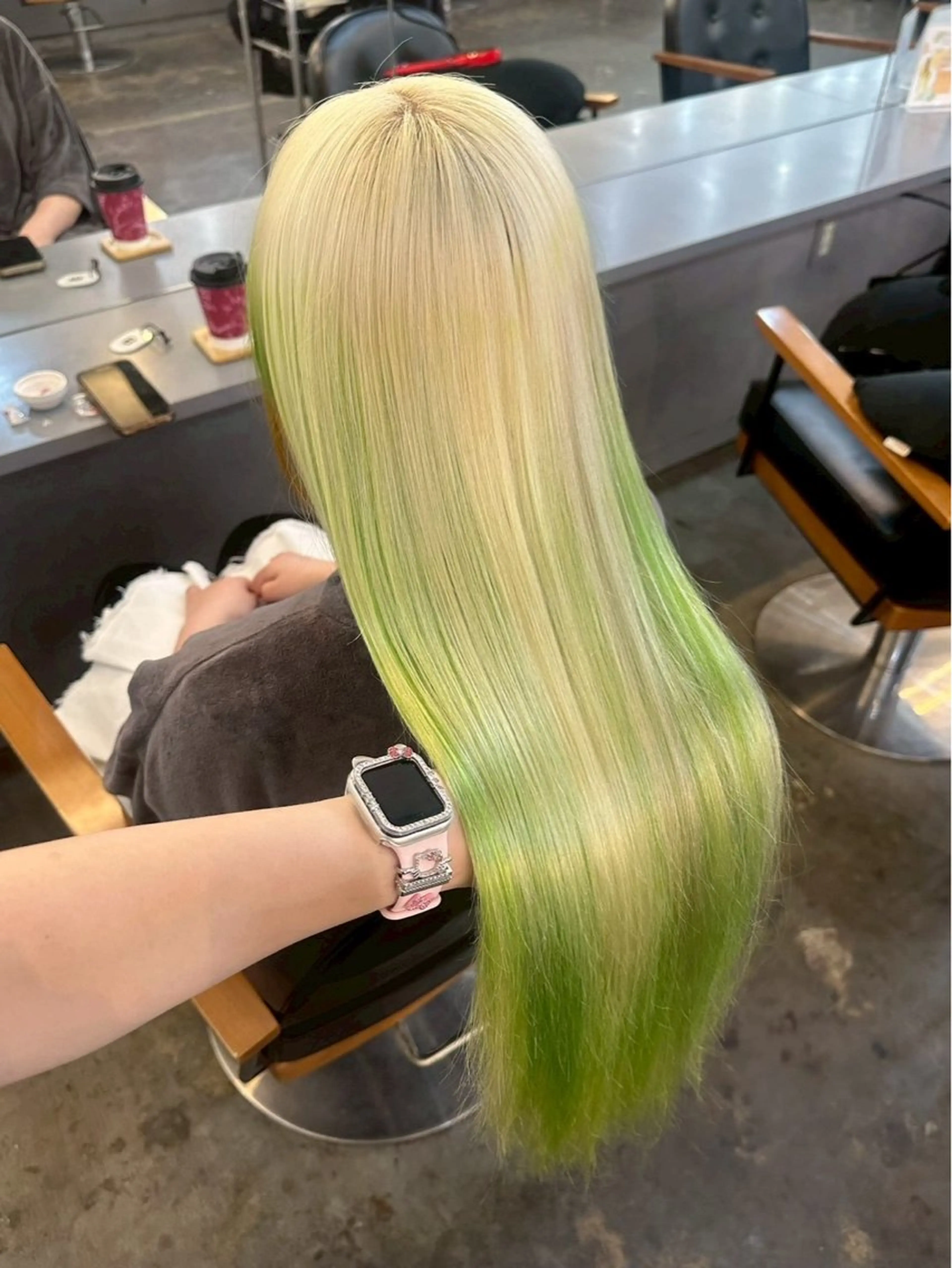 ロング カラー ブリーチ/レイヤー 🐥HIYORIのヘアスタイル