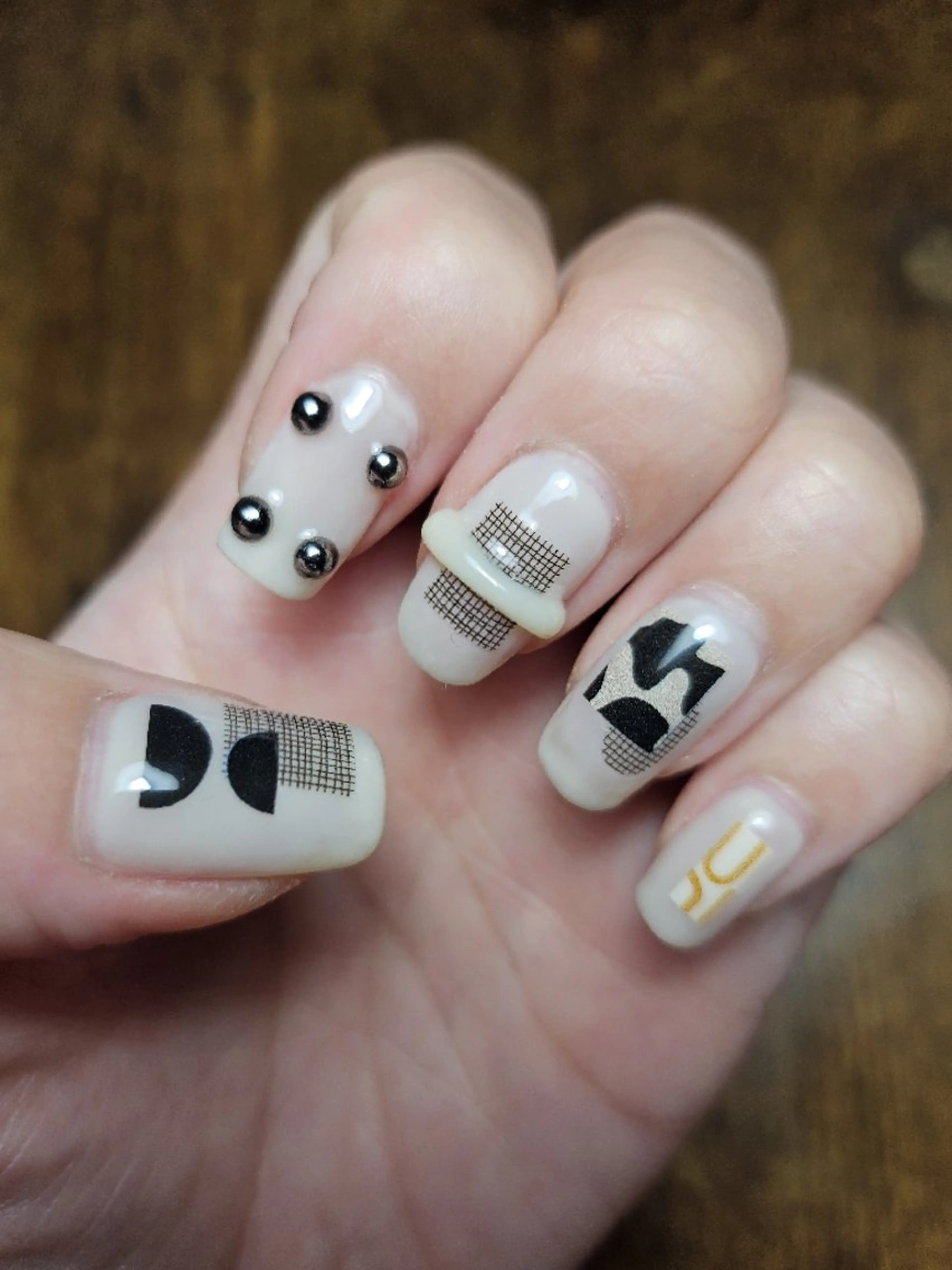 ネイル ハンドネイル emust.nail   のネイルデザイン