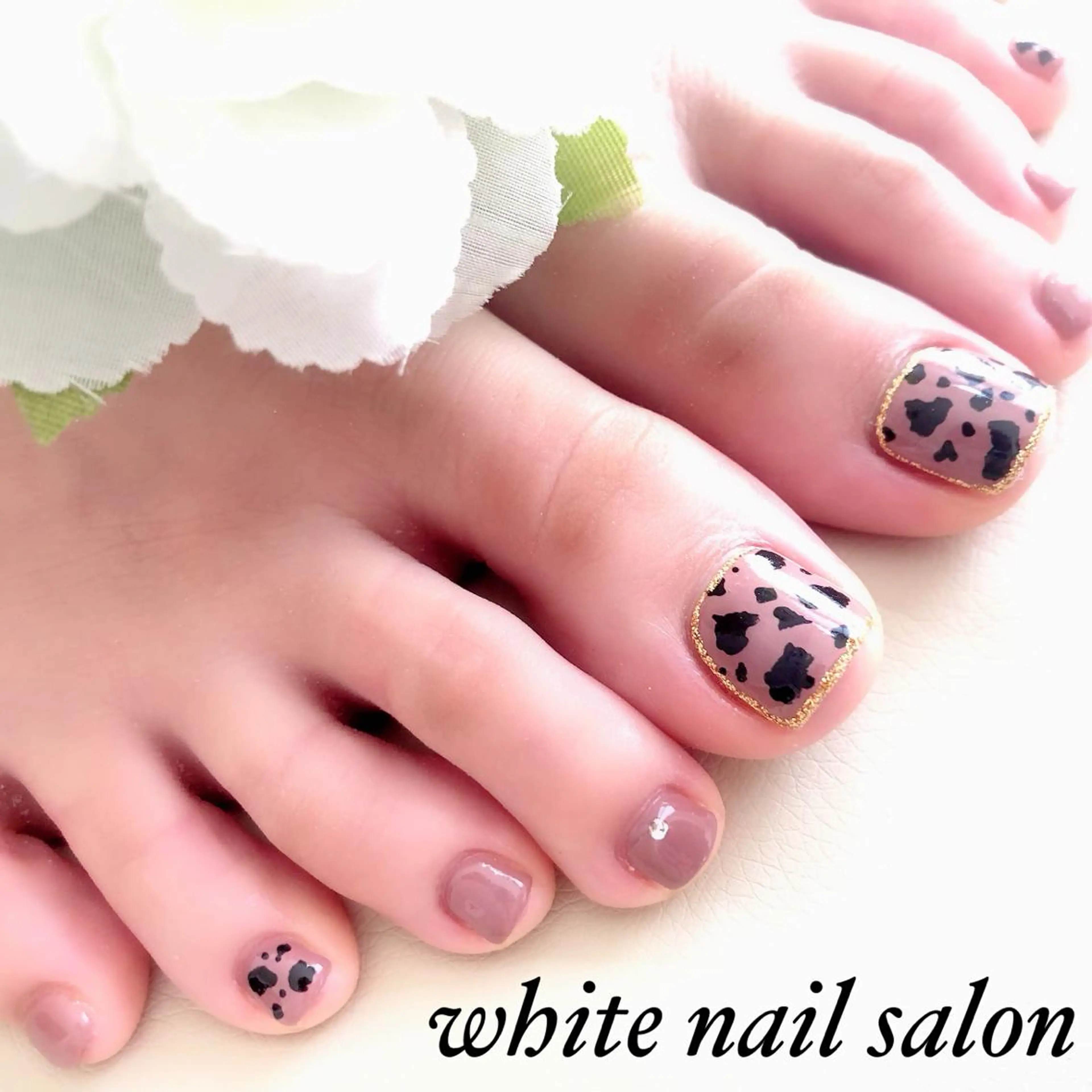 ネイル ジェルネイル ハードジェル 持ち込み ソフトジェル フットネイル white nail salonのネイルデザイン