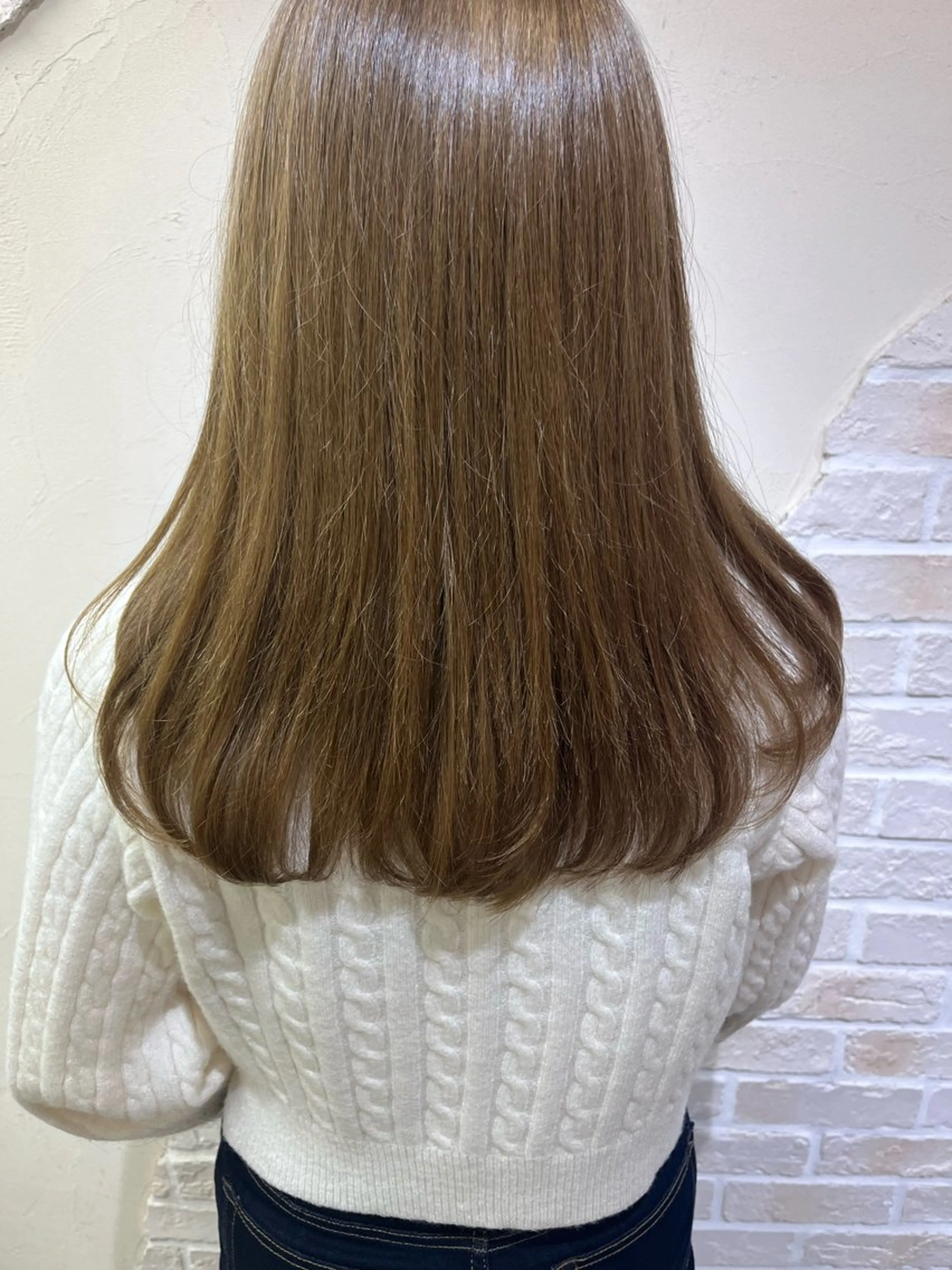 セミロング レイヤーカット カット 飯星慧斗 /ブリーチ、縮毛矯正のヘアスタイル