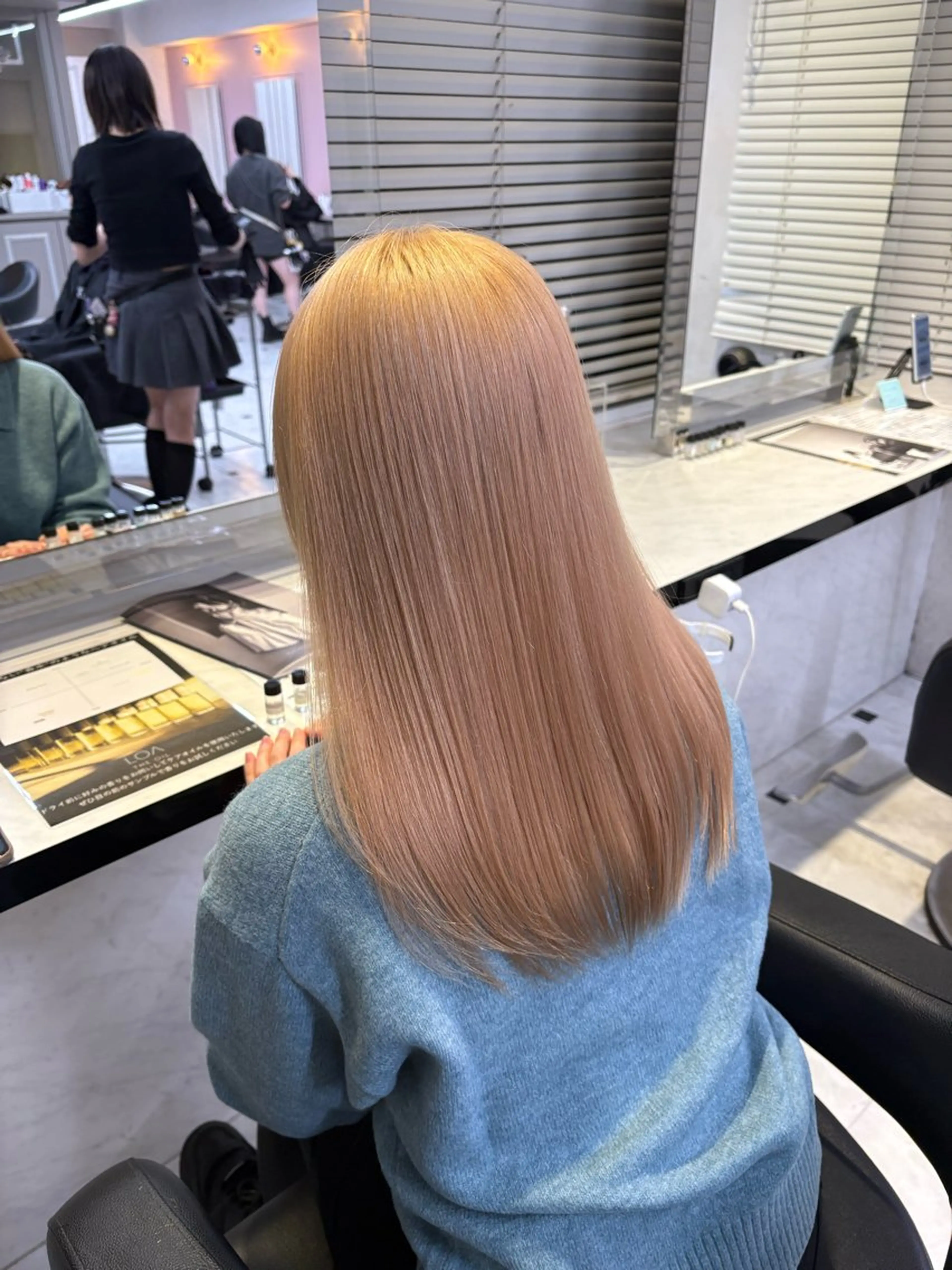 ロング カラー ヘアカラー トリートメント 透明感ベージュカラー 🪞上野🪞AIのヘアスタイル