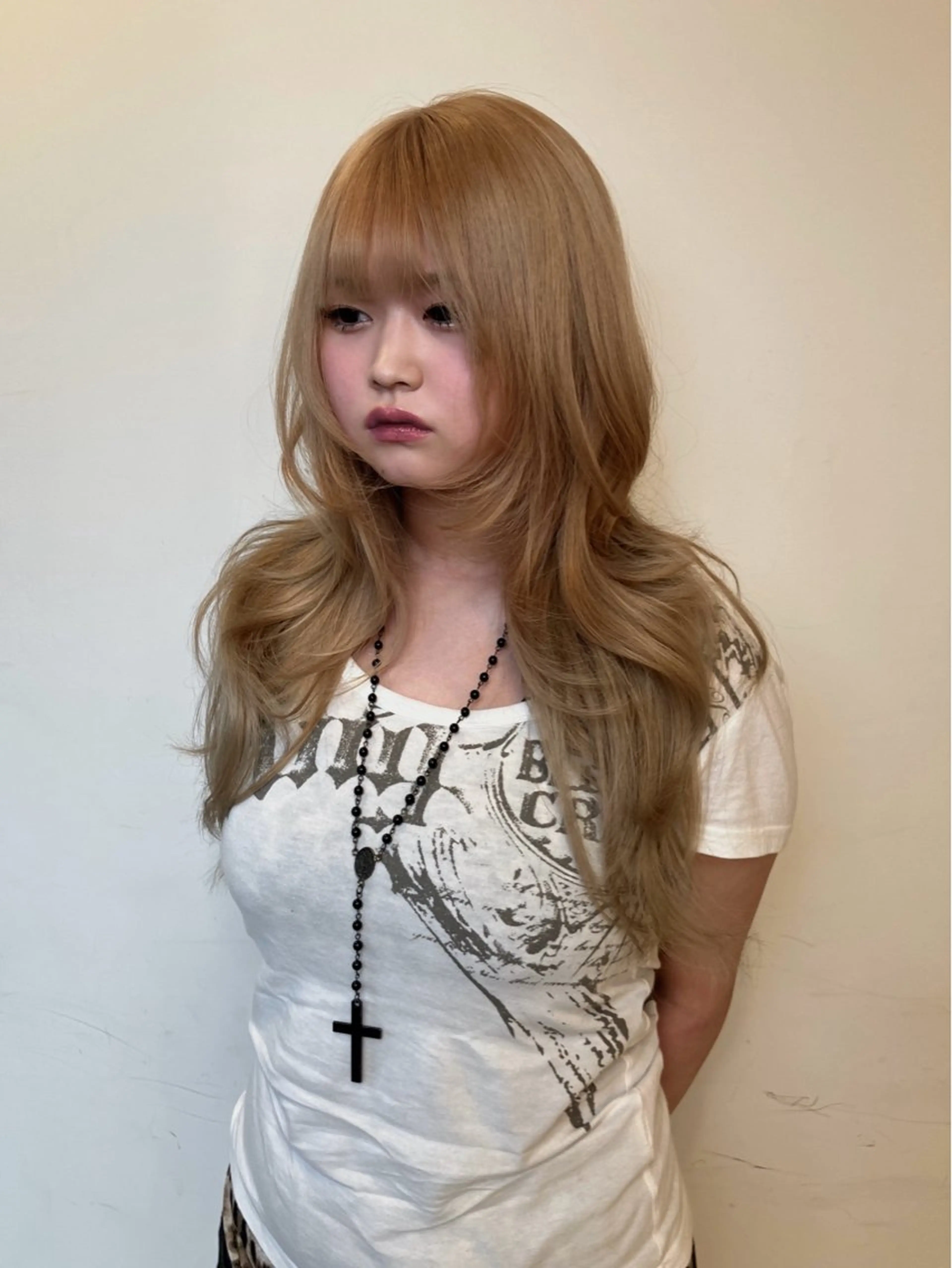 ロング カラー ベージュカラー ブリーチ Hanaka🐈‍⬛ 海外×ニュアンスのヘアスタイル