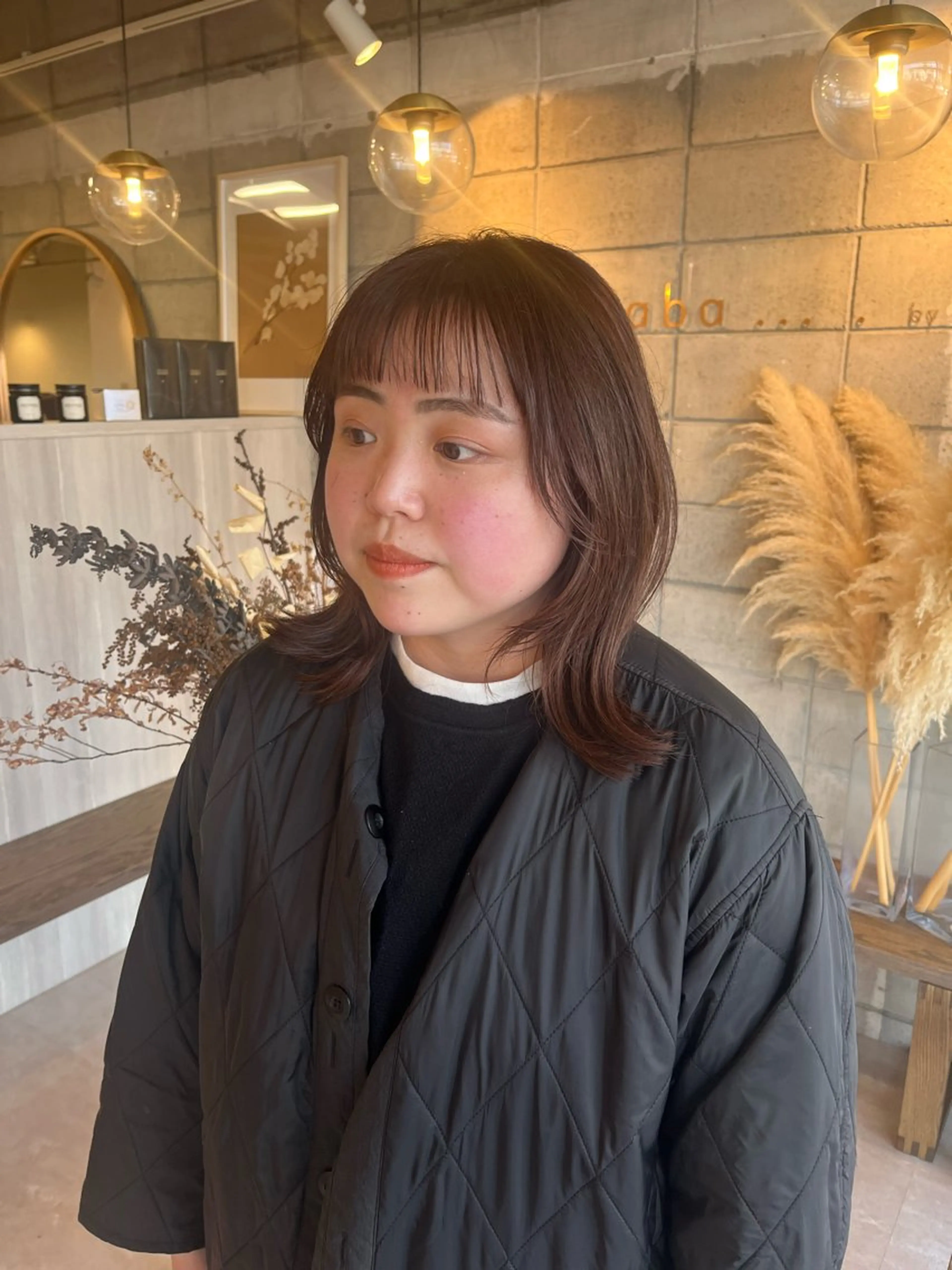 ミディアム レイヤーカット オン眉 カット ヘアカラー トリートメント 狩野 くるみのヘアスタイル