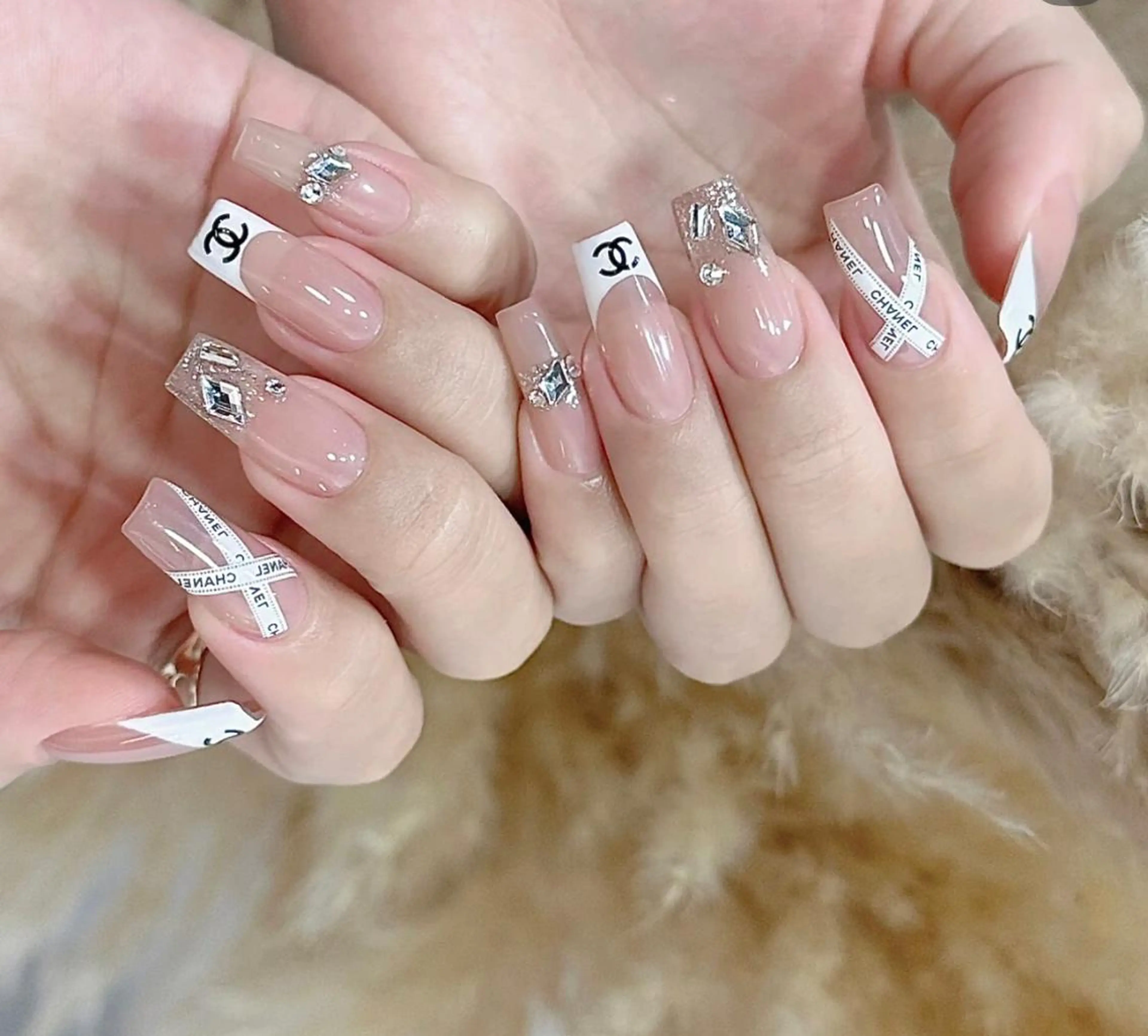 ネイル ハンドネイル VIVIAN リサのネイルデザイン