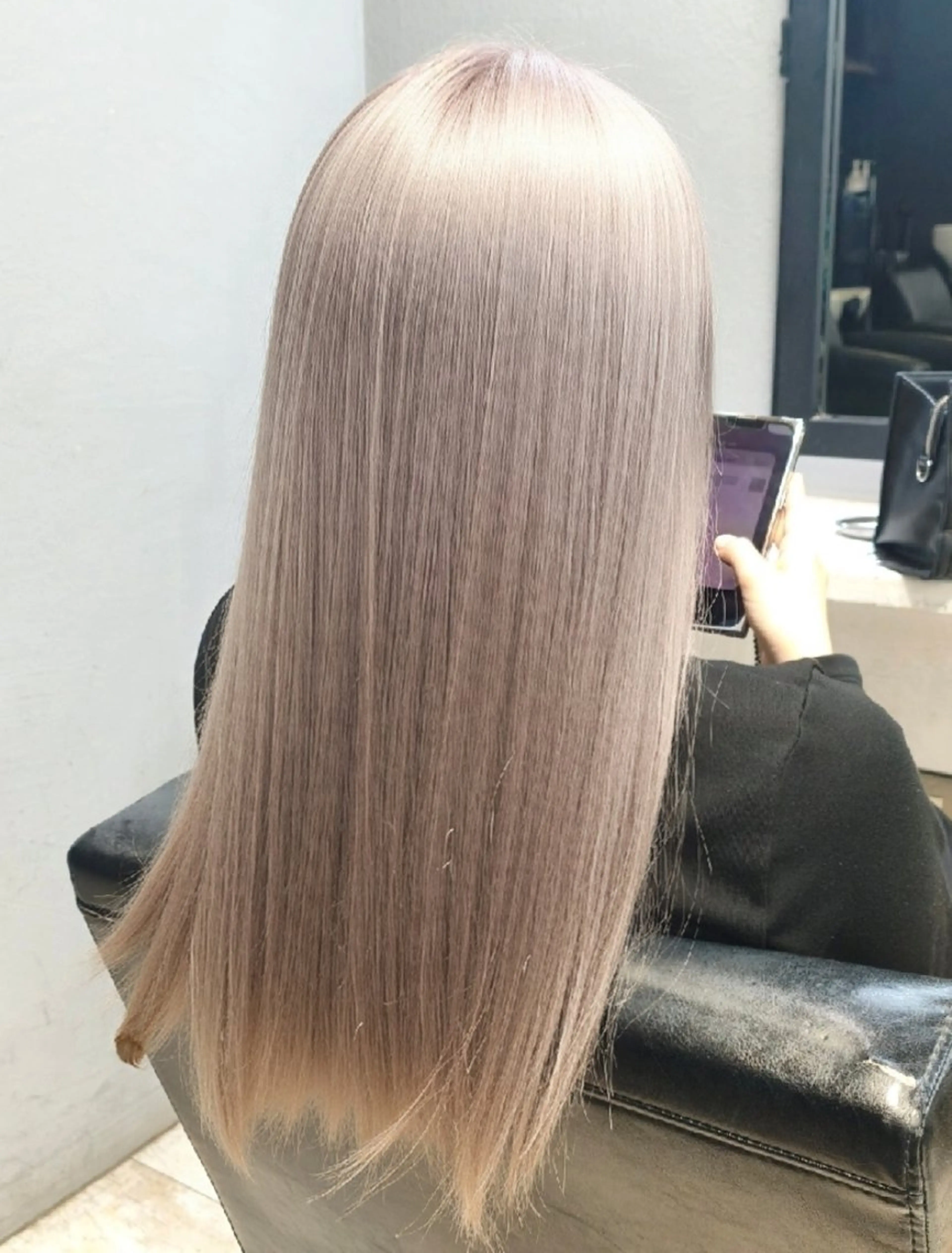 ロング カラー ベージュカラー ホワイトベージュ ヘアカラー たつや/ハイトーン/ バレイヤージュ/寒色のヘアスタイル