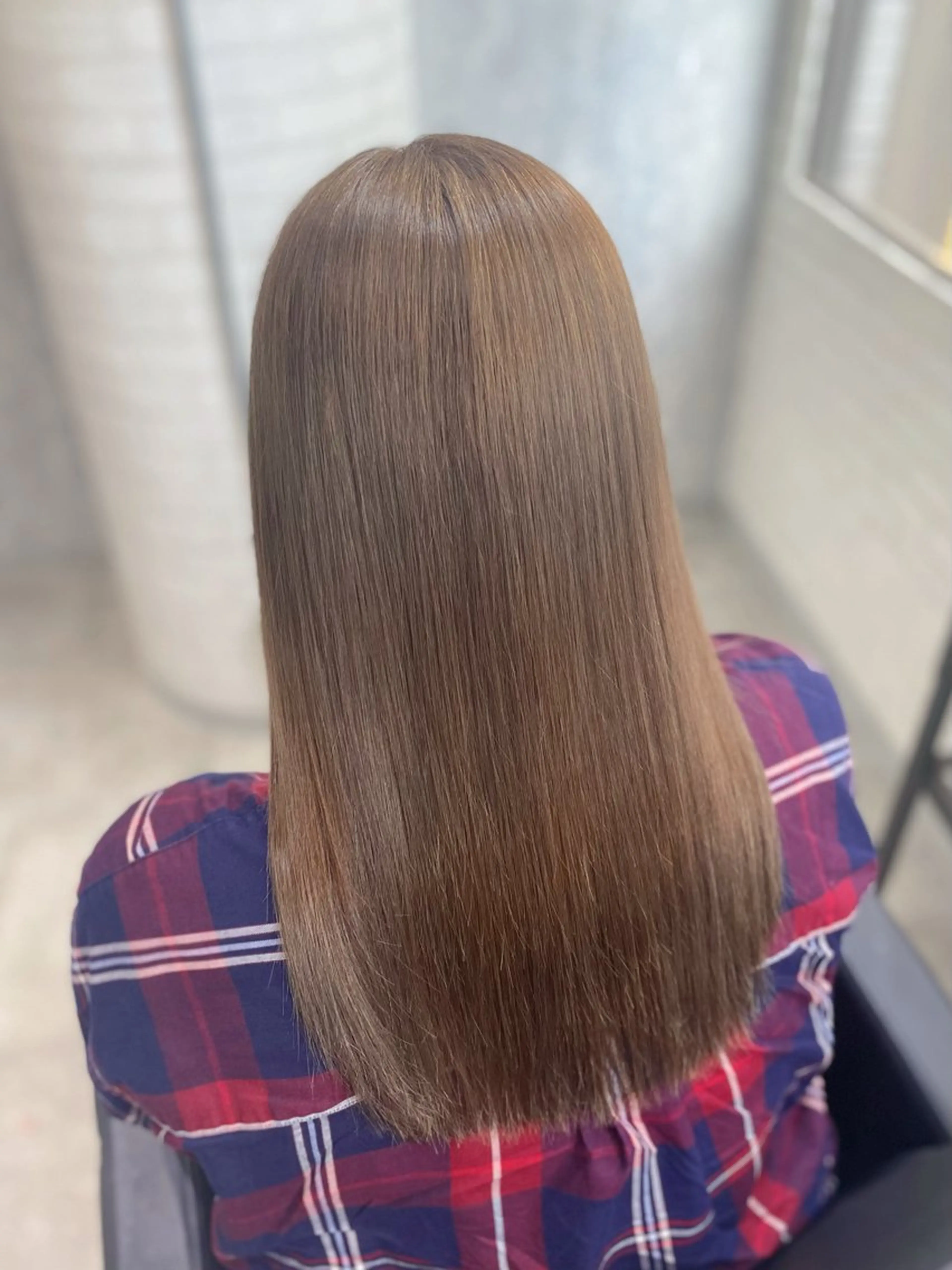 ロング カラー ベージュカラー ブリーチ 透明感カラー ミルクティーベージュ shiori/透明感 /顔周り/髪質改善のヘアスタイル