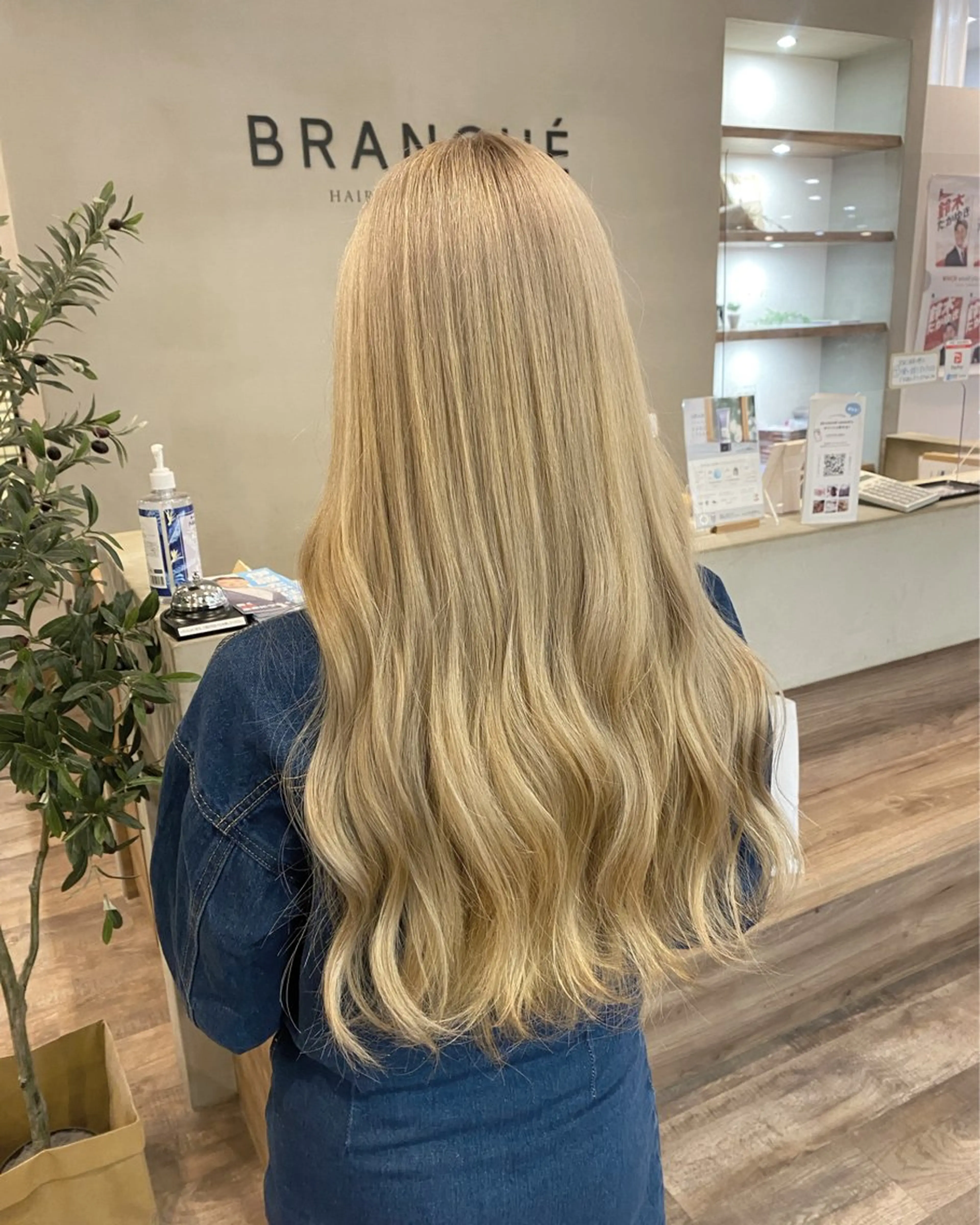 ロング カラー ブロンド ホワイトブロンド カット ヘアカラー 髙橋 怜司のヘアスタイル