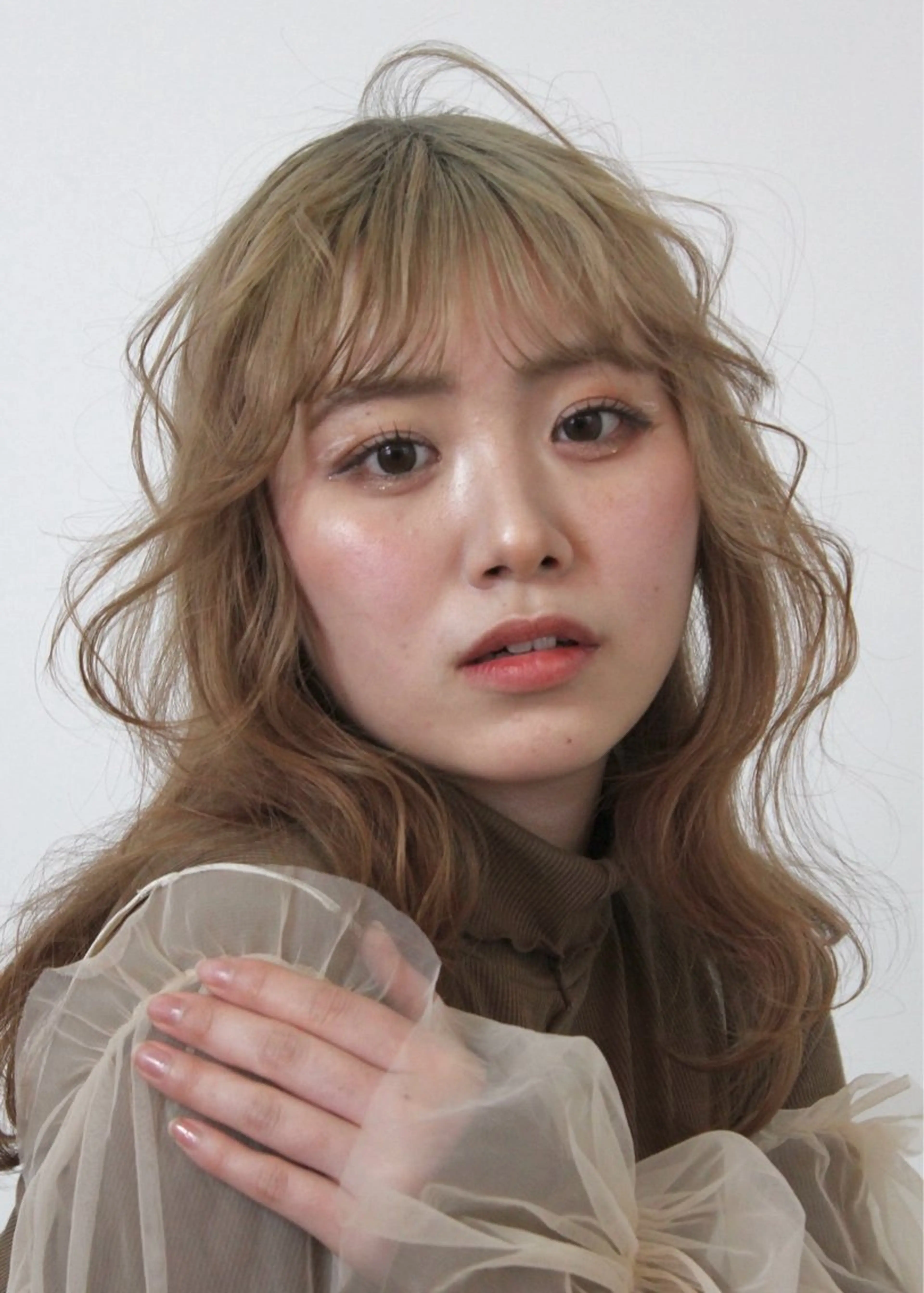 ミディアム フカミ マナカのヘアスタイル