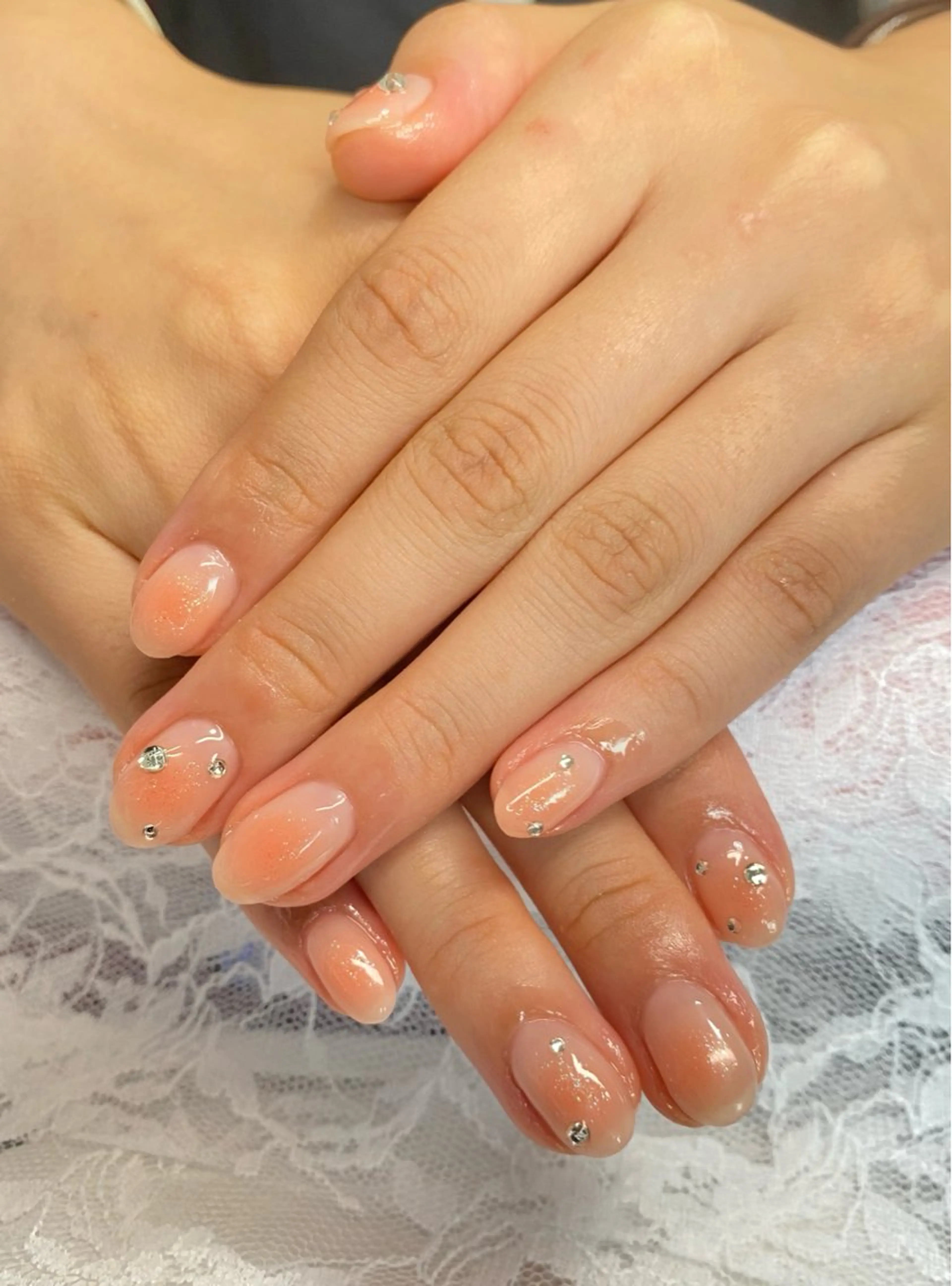 チークオーロラグラデーション＋ストーンの写真