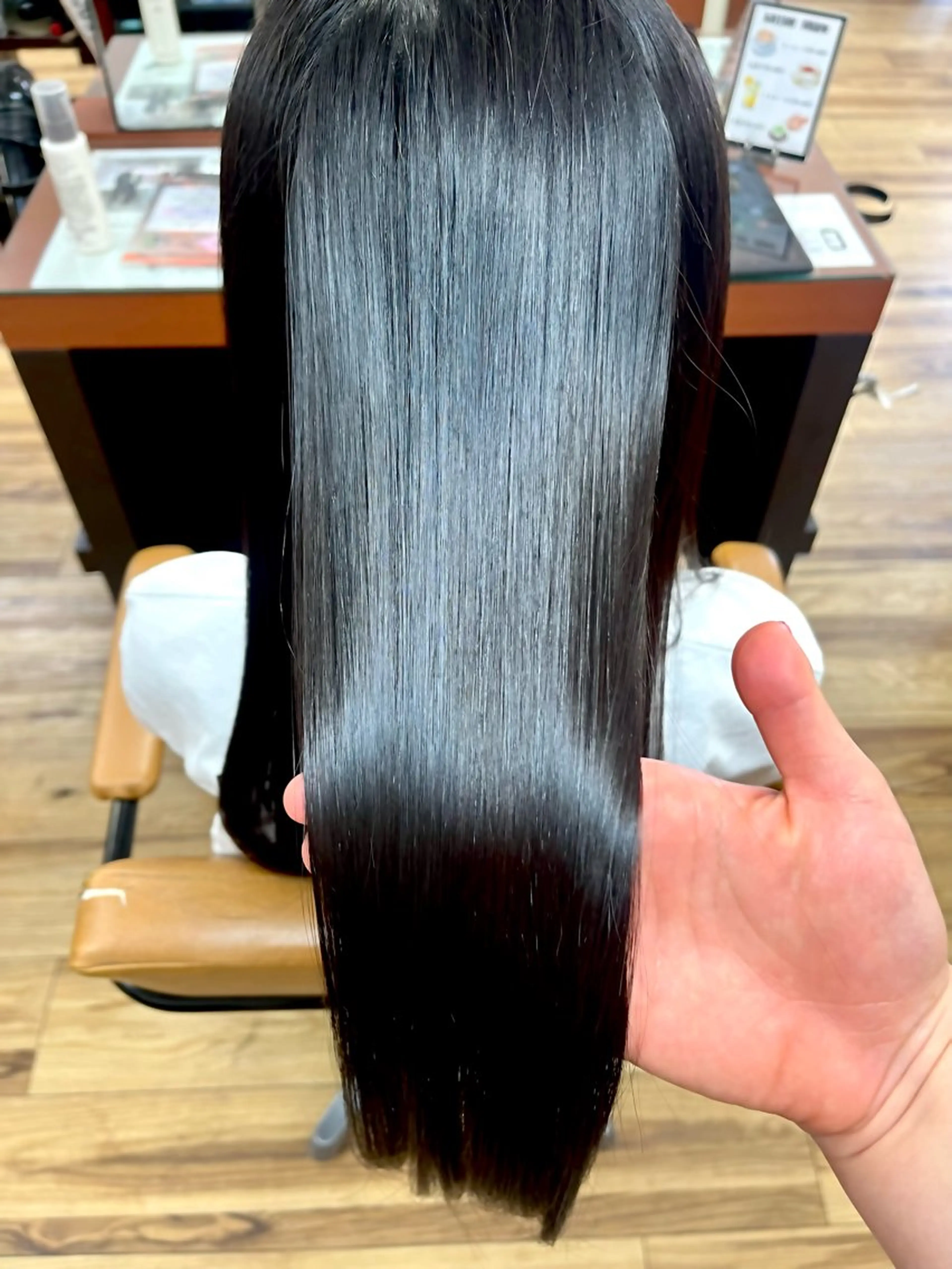 ロング 縮毛矯正 喜屋武 美月のヘアスタイル