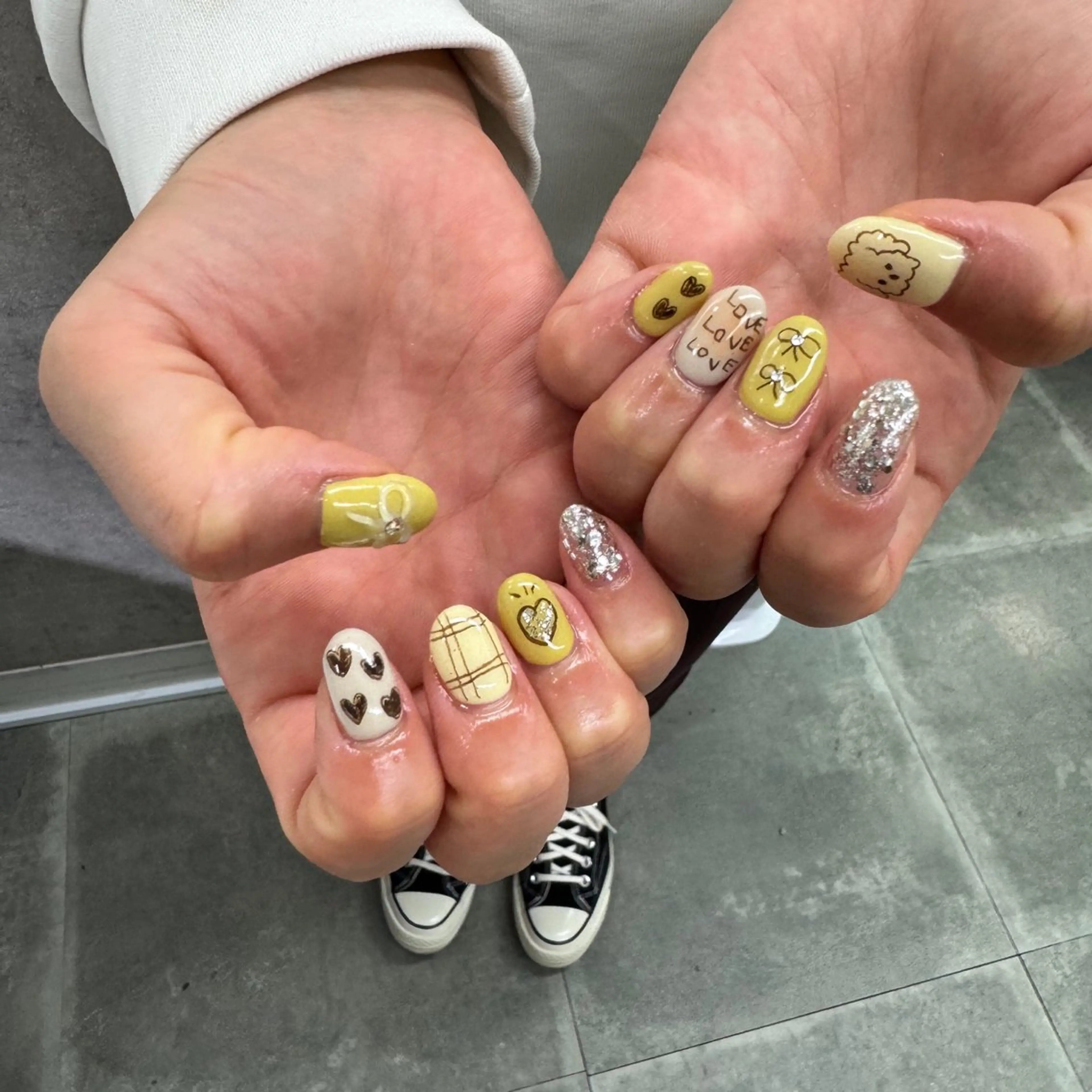ネイル アートネイル べっ甲ネイル ジェルネイル グリーン キラキラネイル nailstudio eviz新宿店のネイルデザイン
