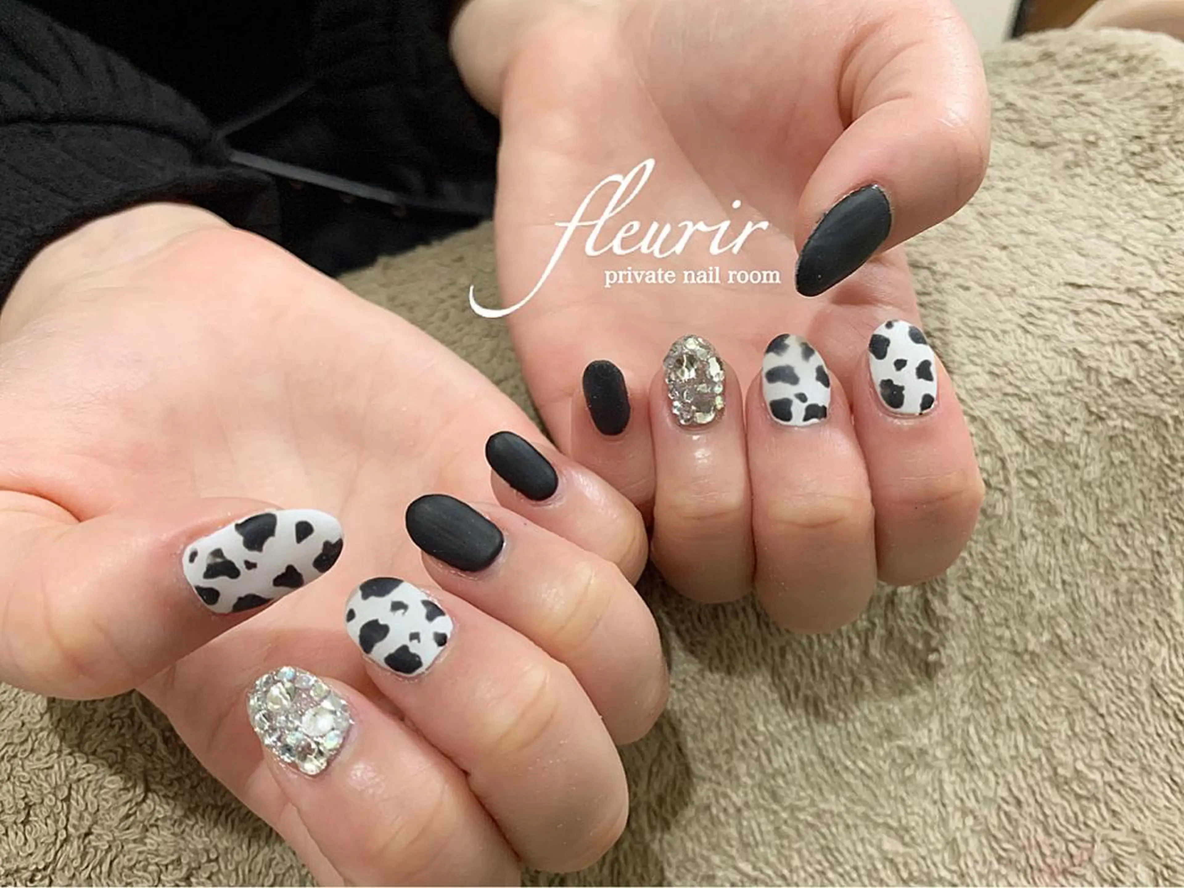 ネイル マットネイル ワンカラーネイル シルバー ストーンネイル フルリール 【プライベートサロンのネイルデザイン