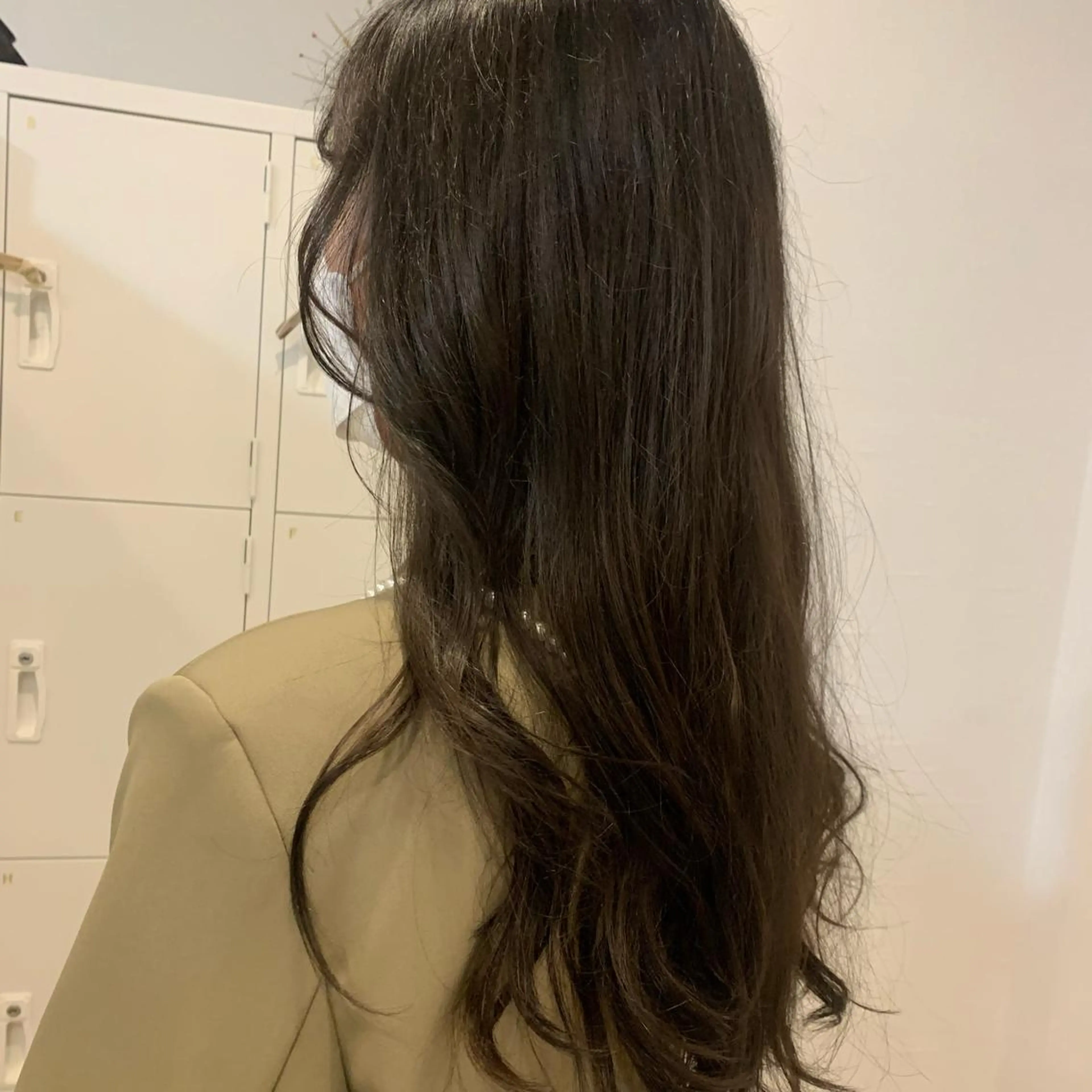 カラー インナーカラー オリーブ/ ナカミネアキナのヘアスタイル