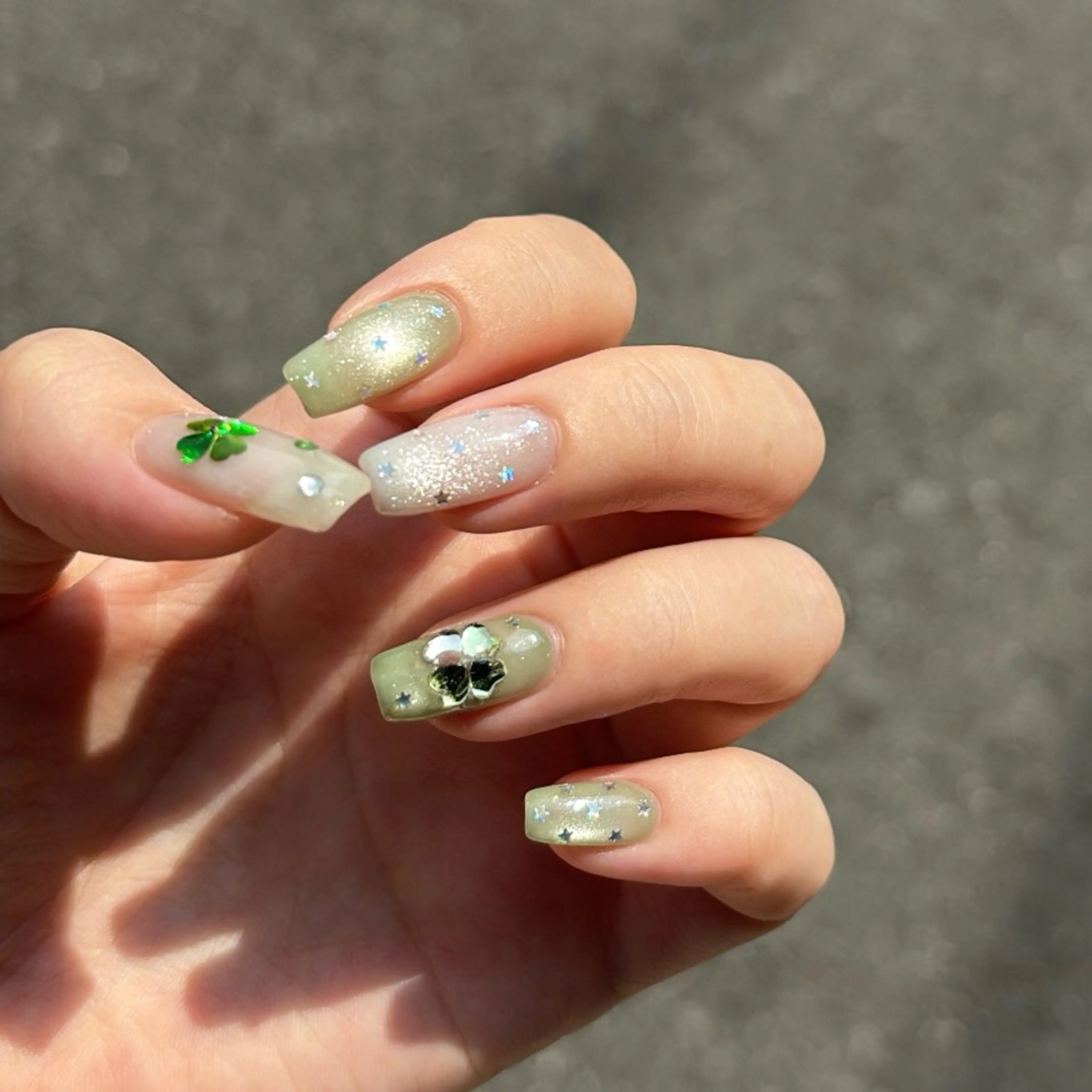 ネイル ホログラムネイル 💫 さりのネイルデザイン