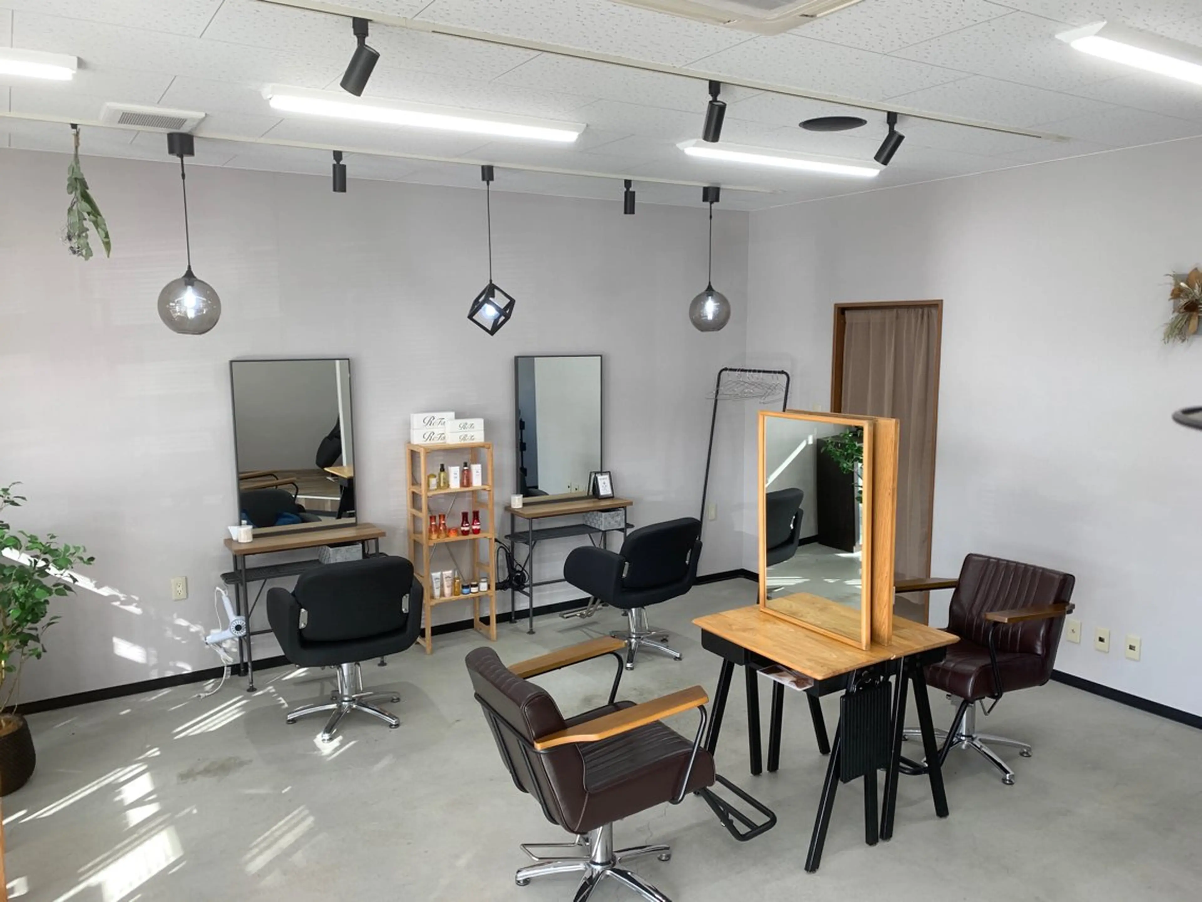 髪質改善カラーズ カフェプラスのヘアスタイル