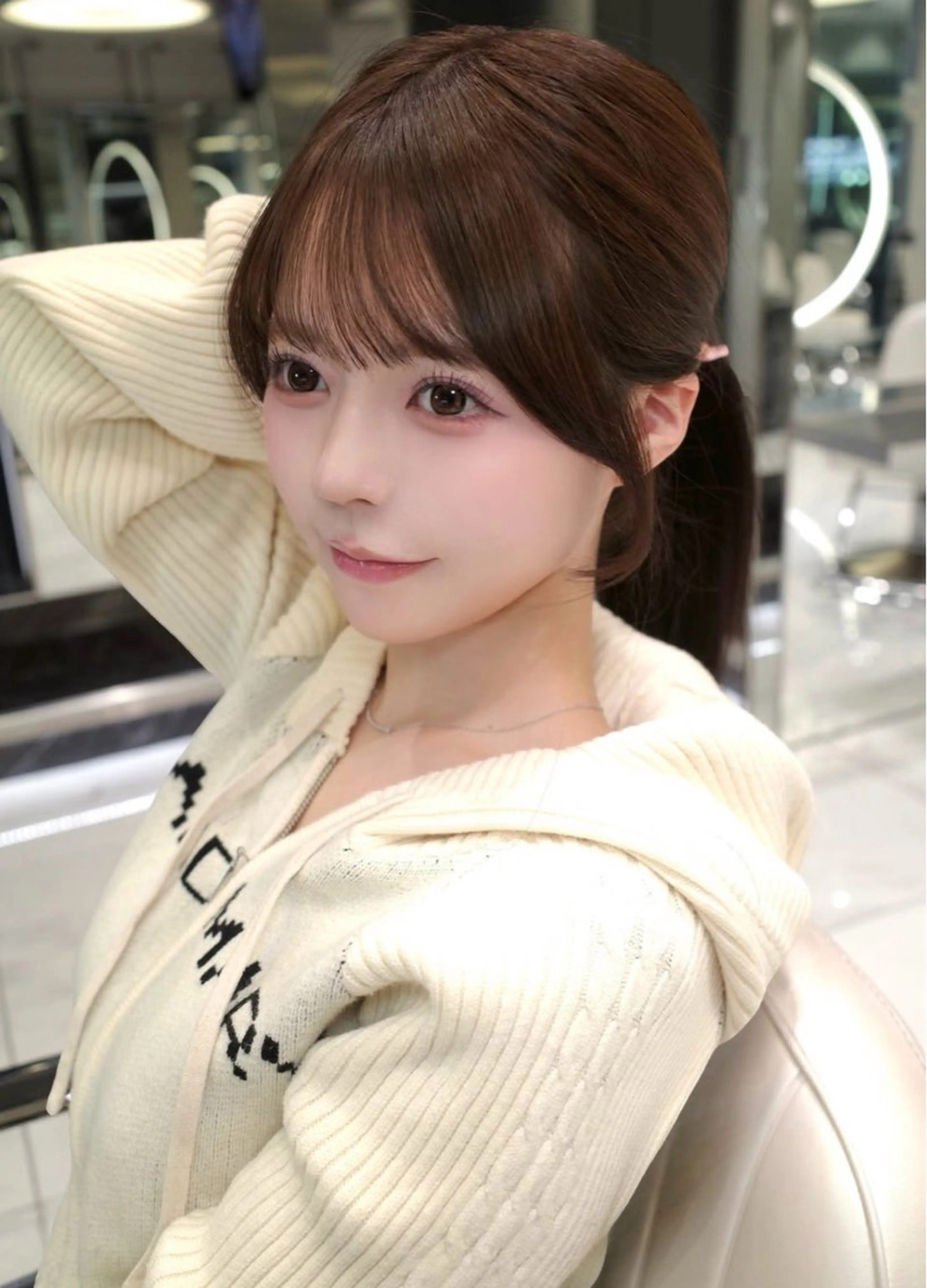 ミディアム カット ヘアカラー がわ/ハイレイヤー /ハイトーンカラーのヘアスタイル