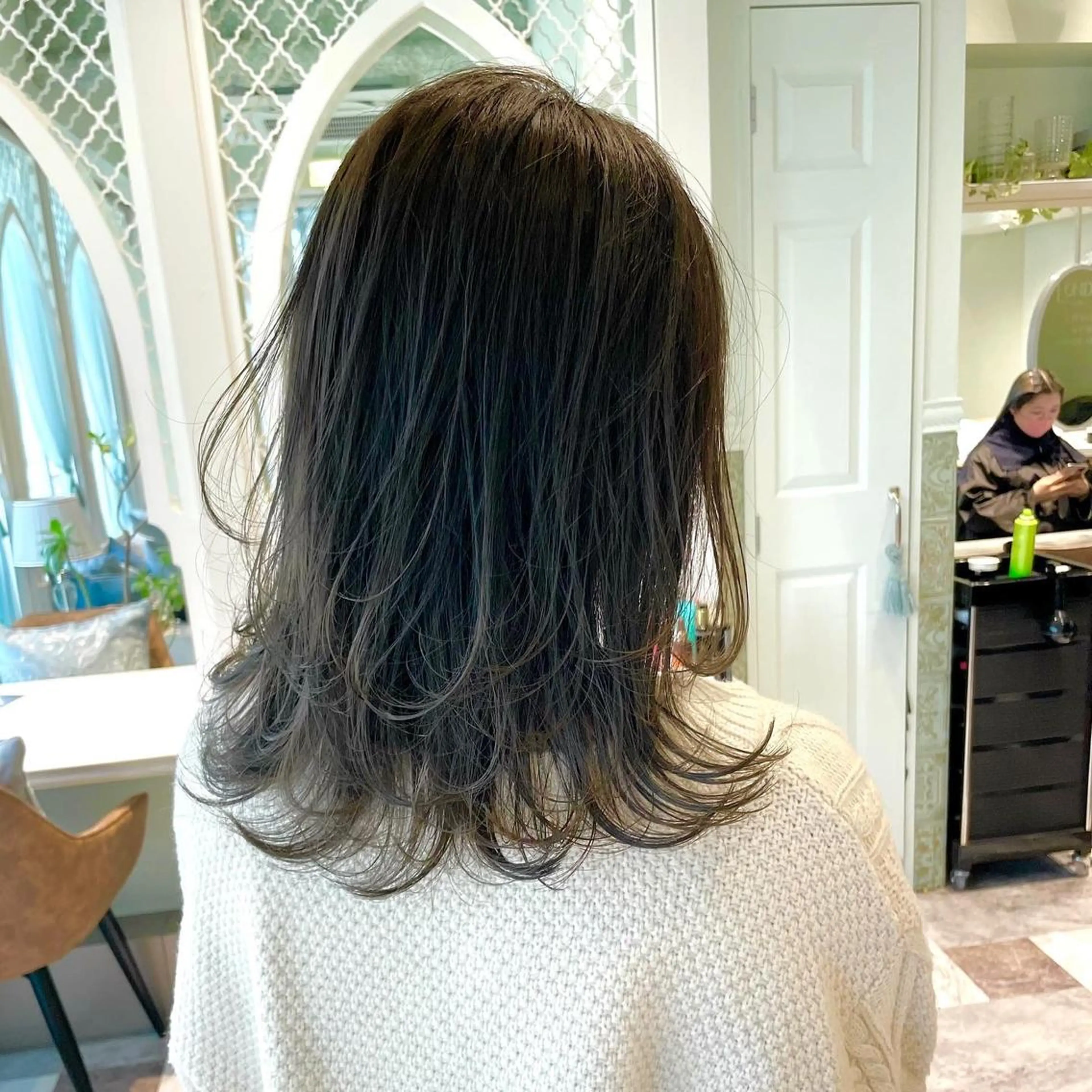 カラー 渡辺 麻衣のヘアスタイル