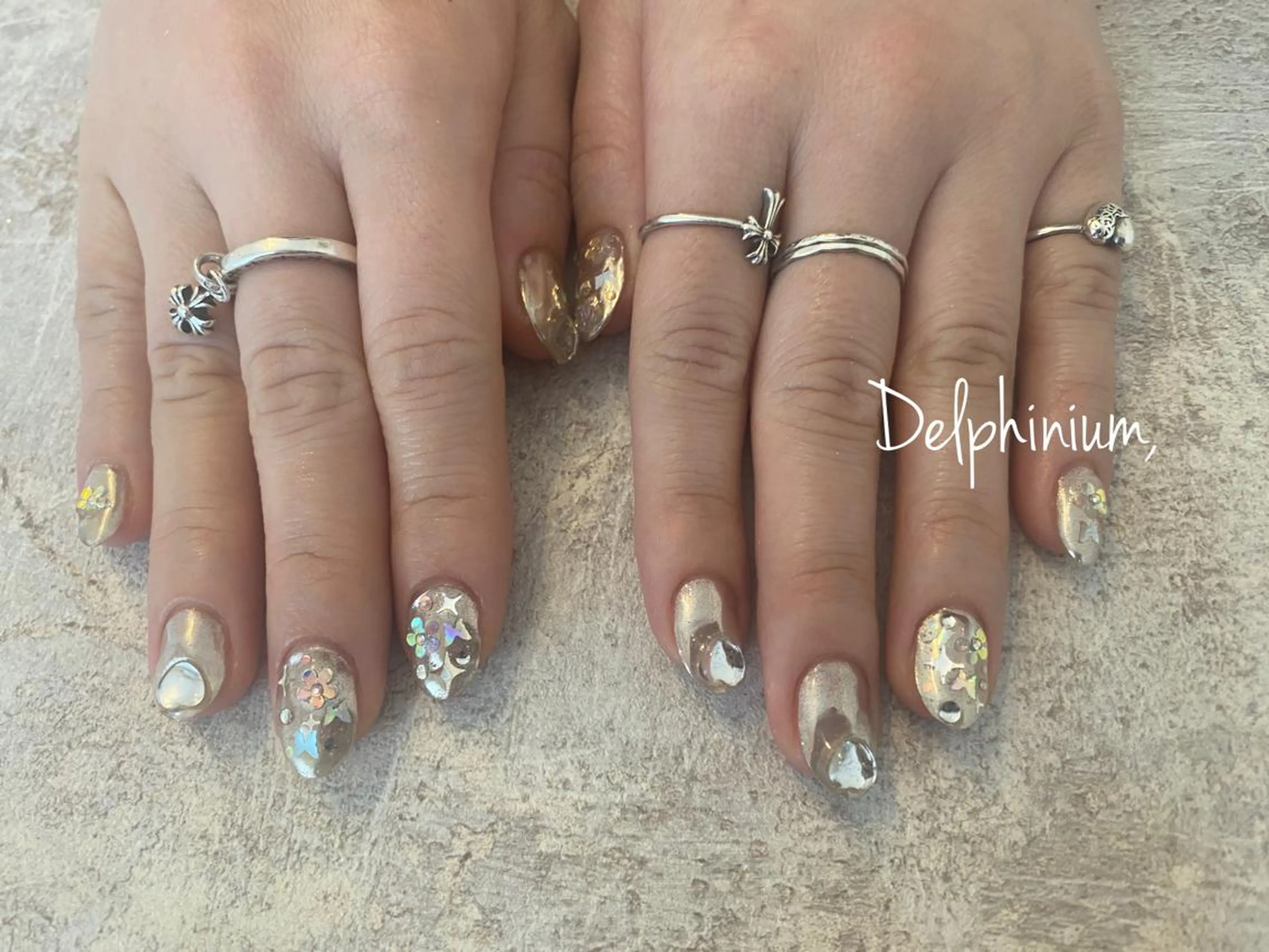 ネイル ホログラムネイル ミラーネイル シルバー ストーンネイル ハンドネイル 岡本 友恵のネイルデザイン