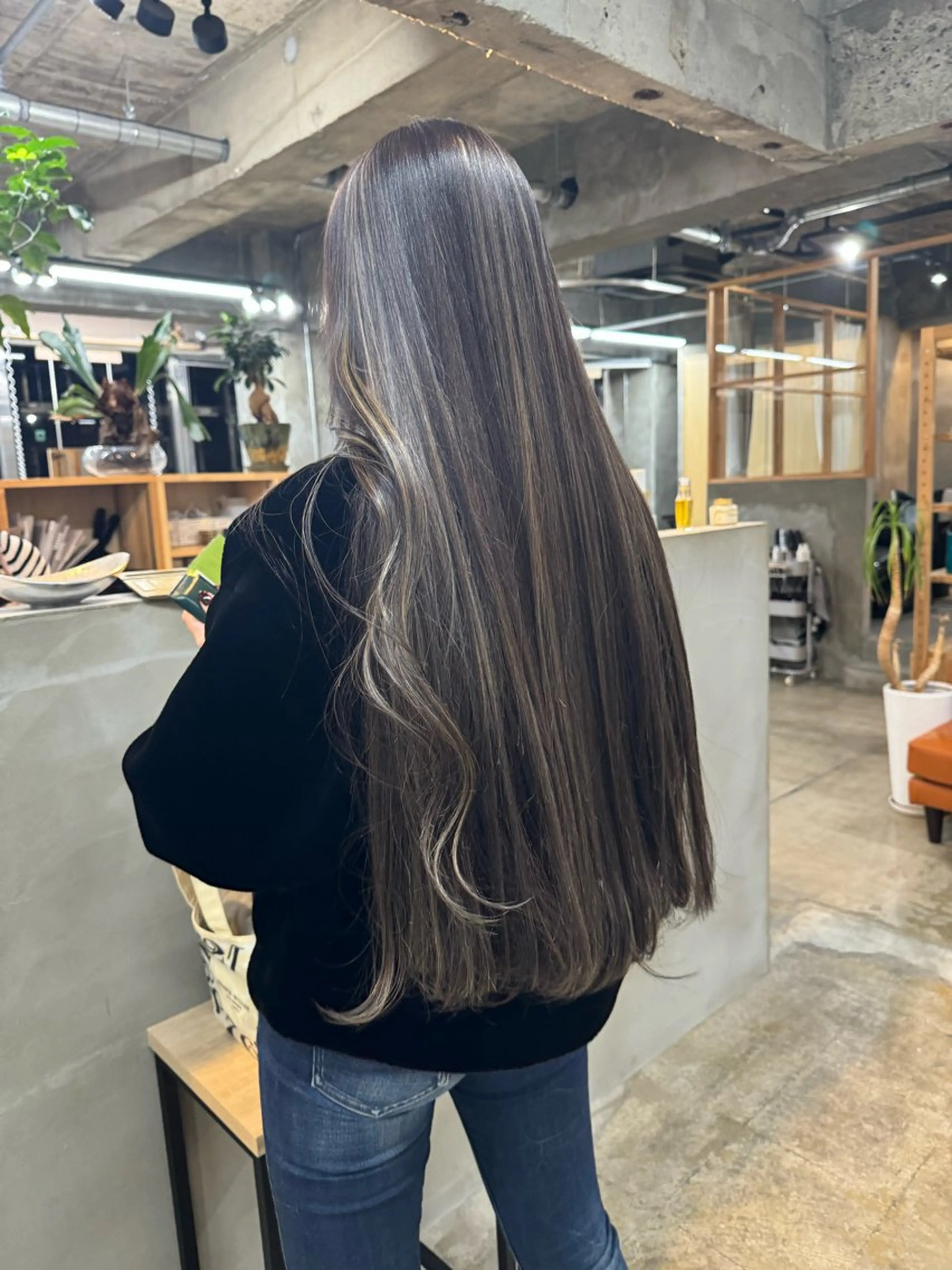 ロング ハイライト 茜璃/ブリーチカラー /レイヤーカットのヘアスタイル