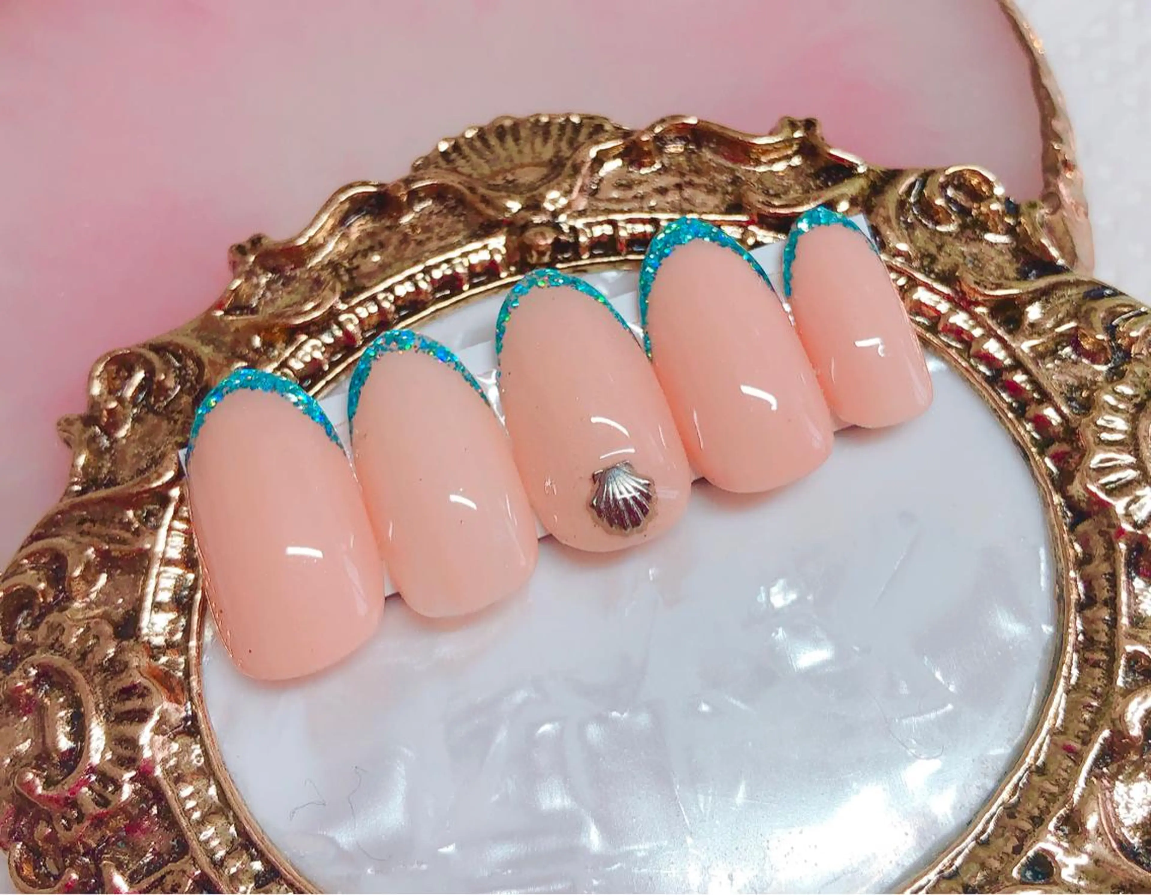 ネイル シンプルネイル CROWN プライベートサロンのネイルデザイン