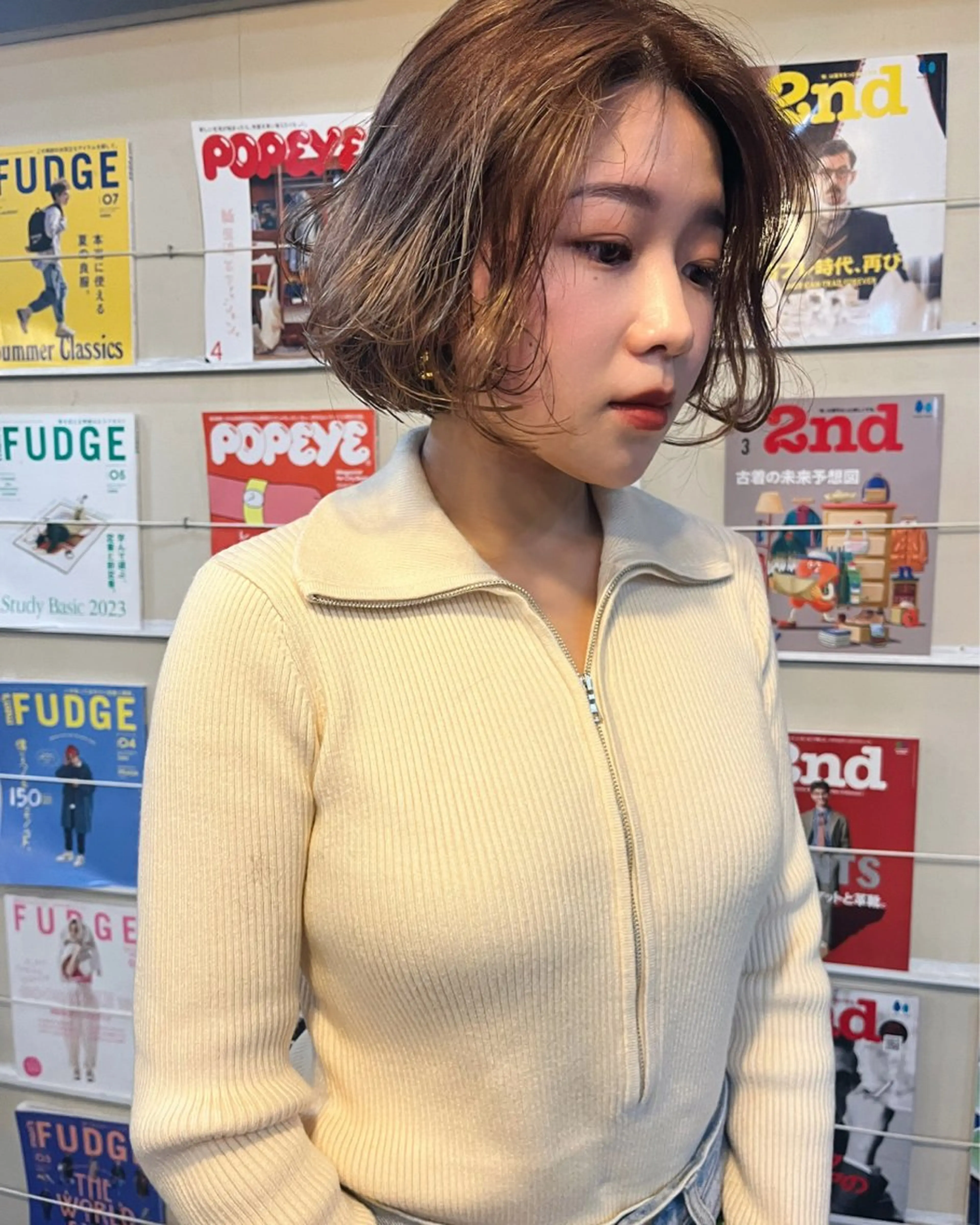 ミディアム カット ハイトーン/顔まわり レイヤー/YUKAのヘアスタイル