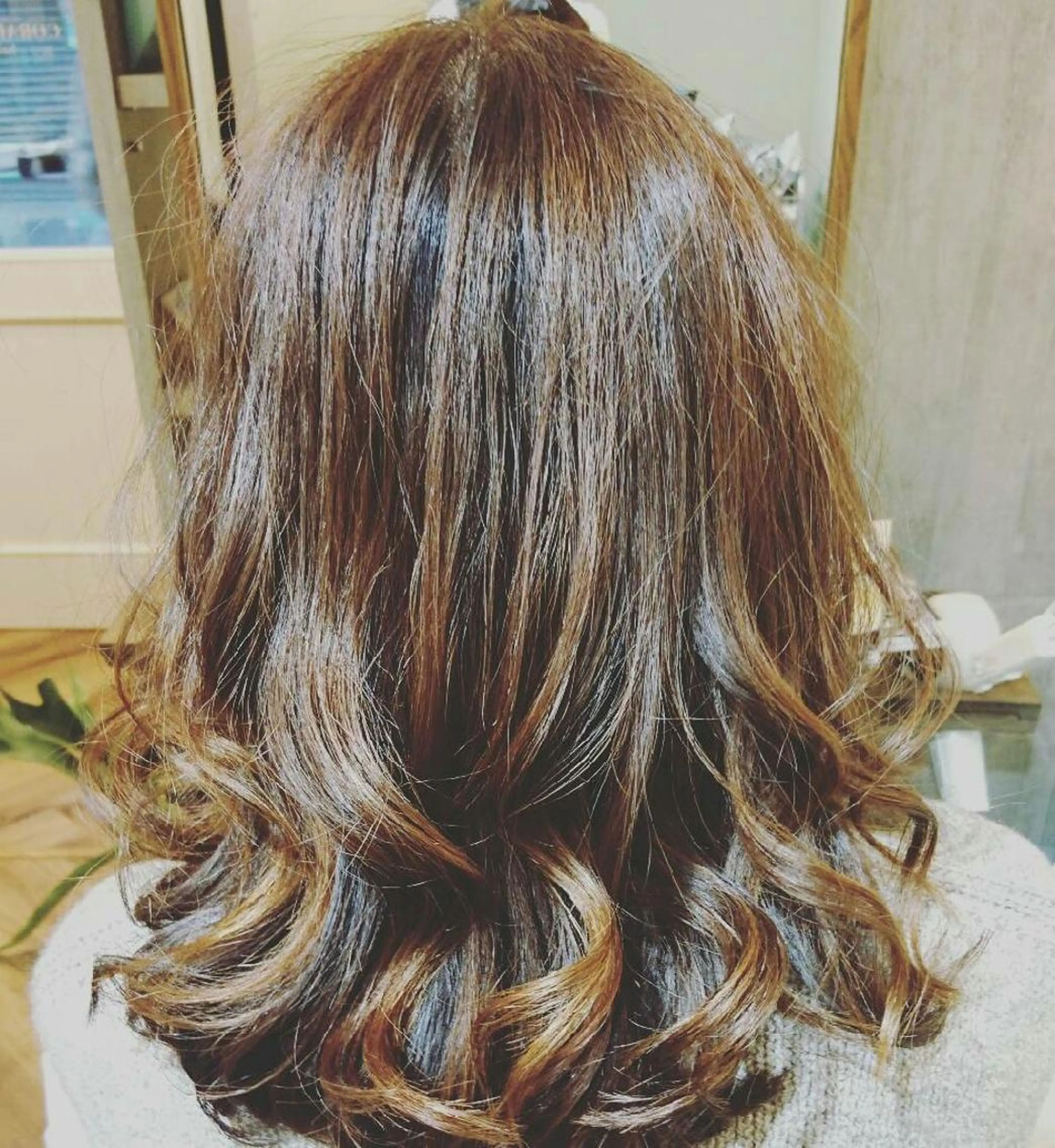 セミロング スミダ モモコのヘアスタイル