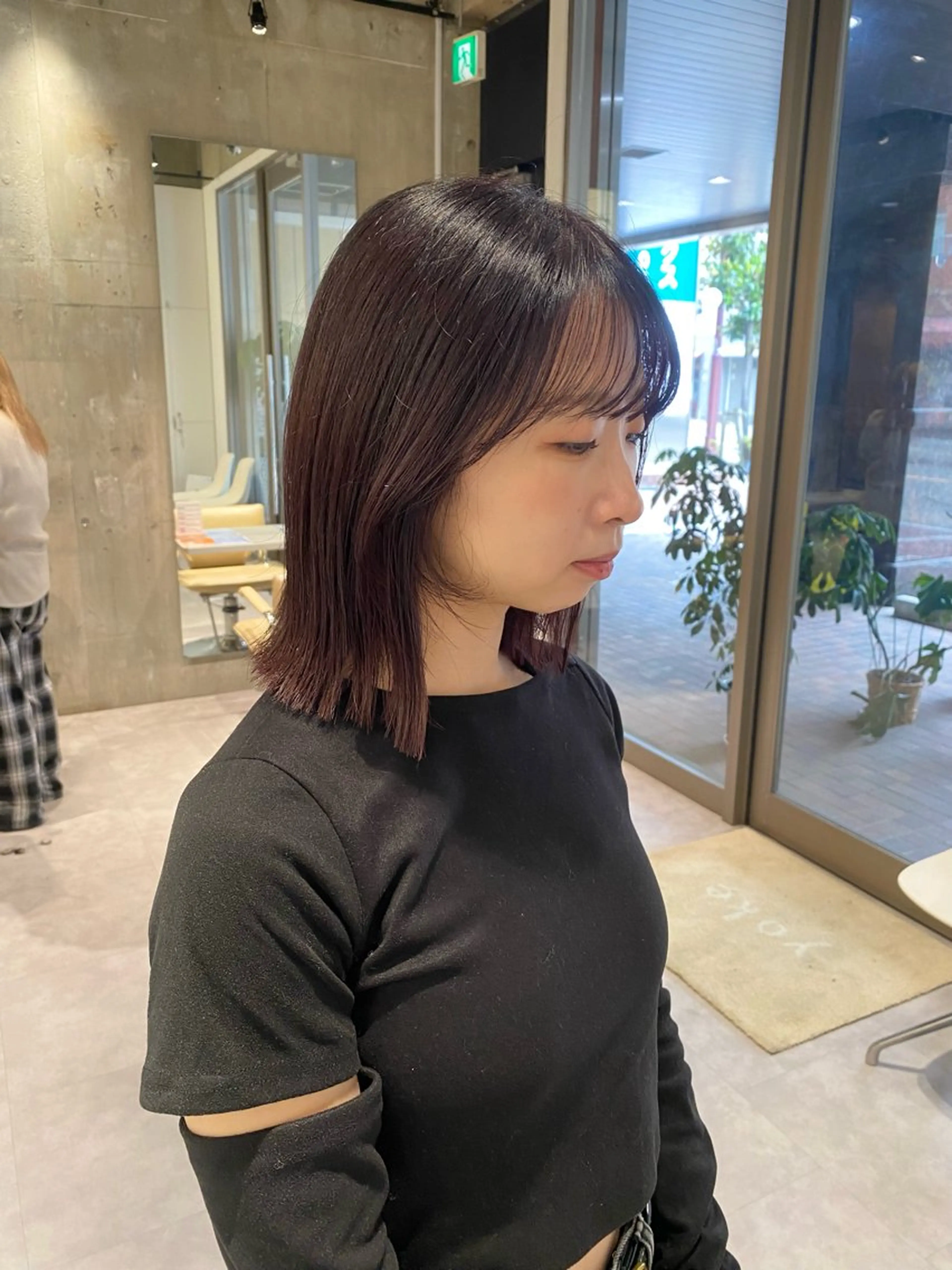 ショート カラー ブリーチ ボルドーカラー ブリーチなしカラー ヘアカラー mina🪐立川駅/ 無料ショートカットのヘアスタイル