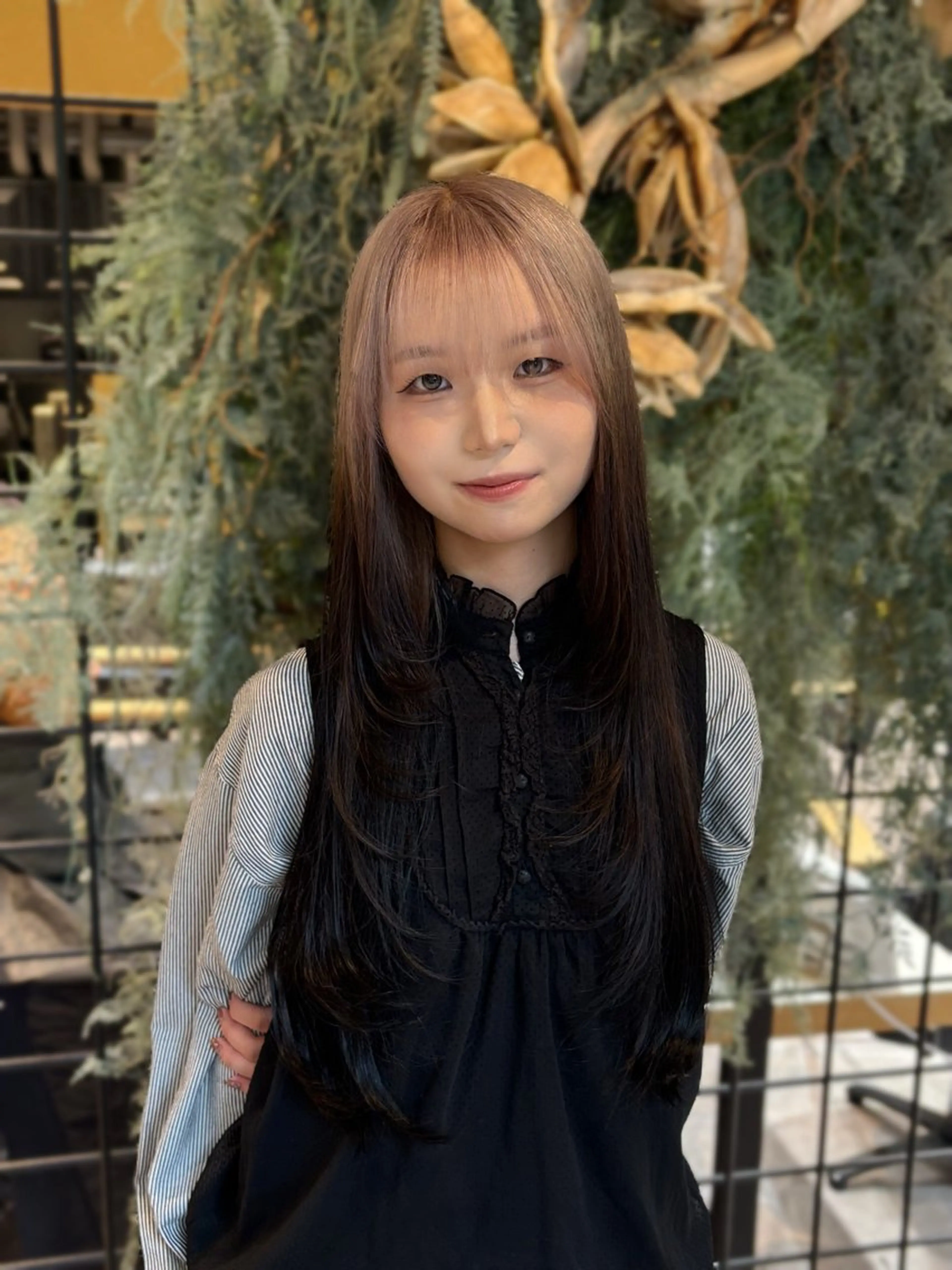 ロング カラー デザインカラー レイヤーカット カット ヘアカラー フェザー/シャドウ/ メッシュパーマのヘアスタイル