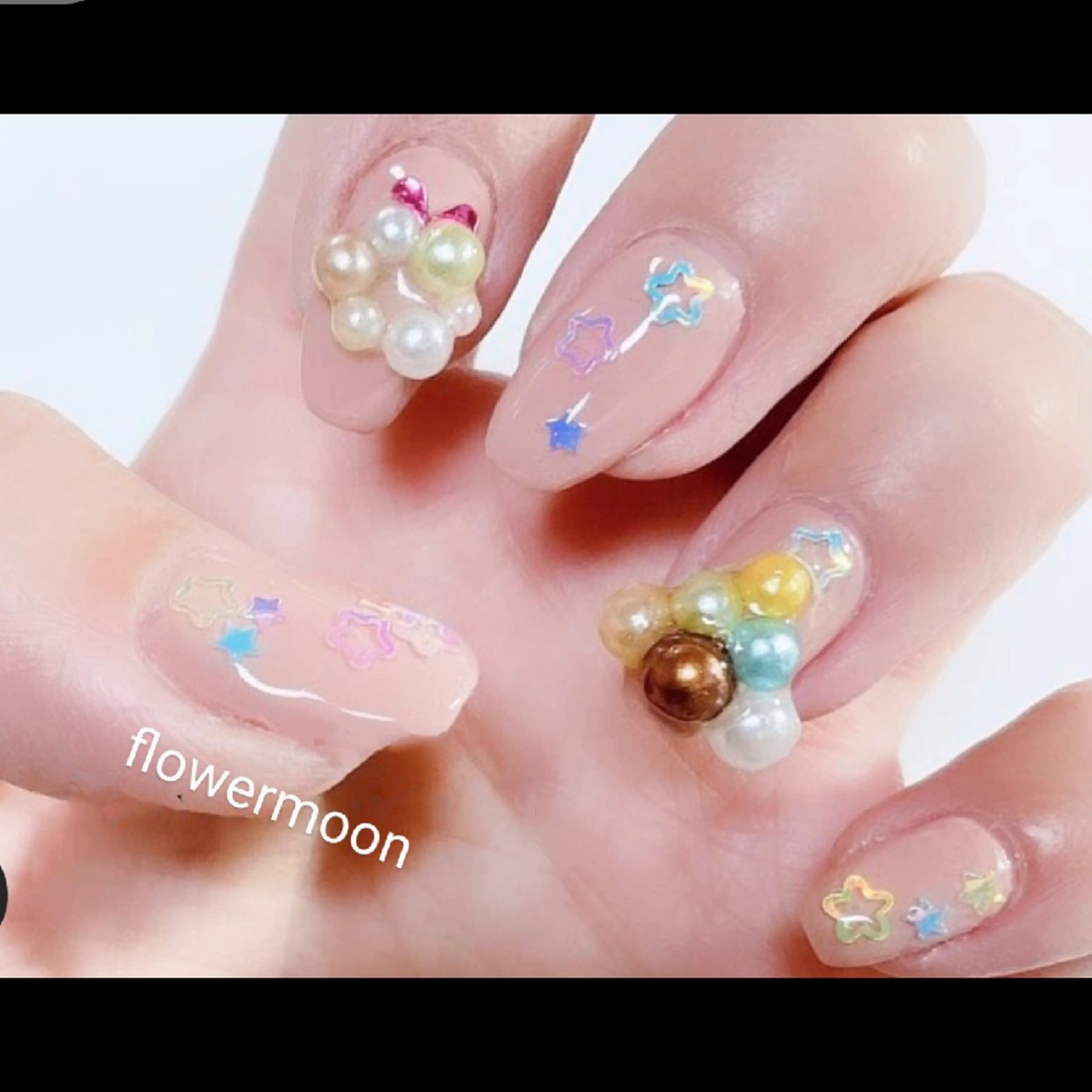 ネイル 冬ネイル クリスマス フラワー ムーンのネイルデザイン