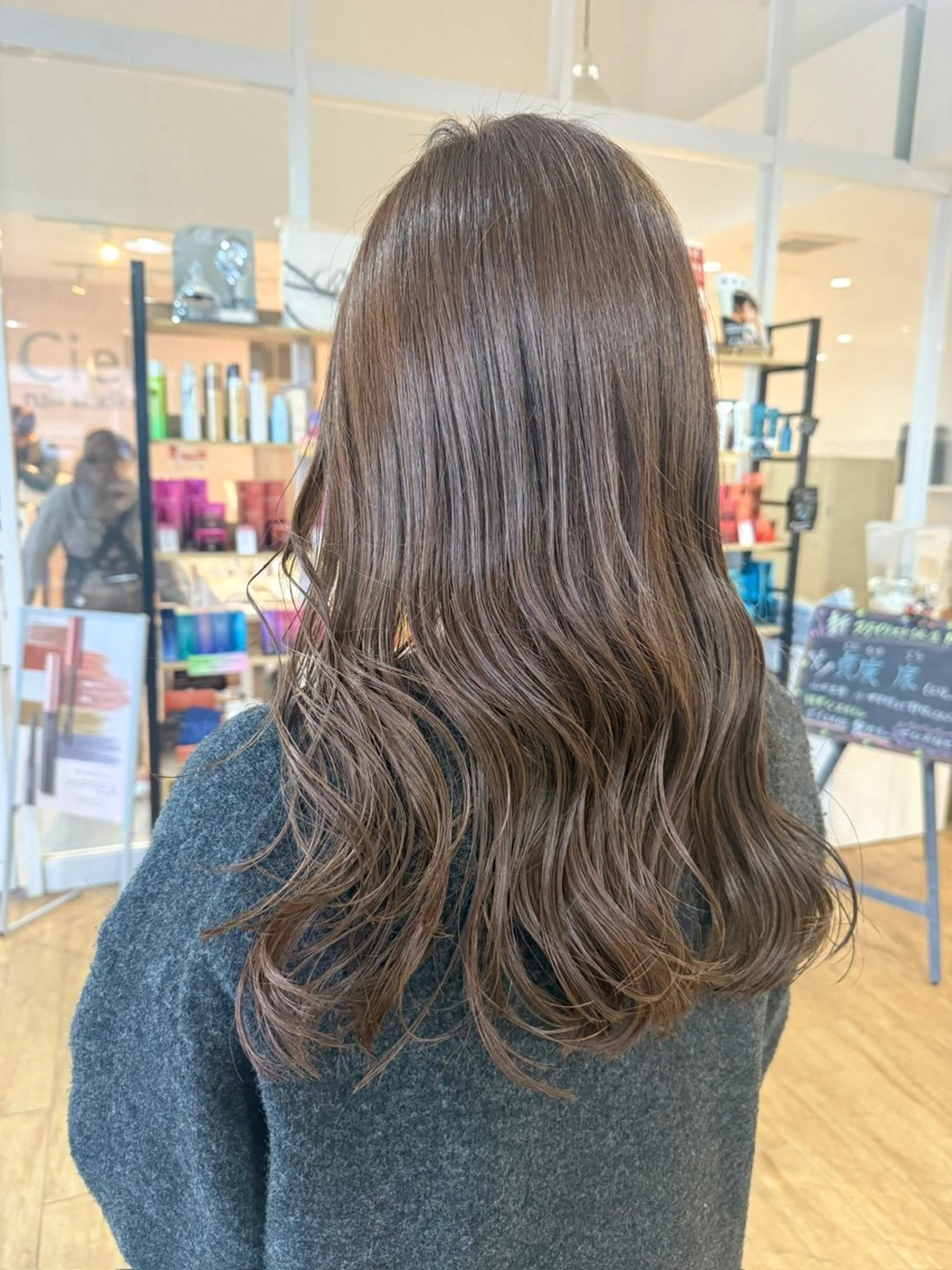 ロング カラー ヘアアレンジ アッシュ ベージュカラー カット ヘアカラー 鹿児島 聖来のヘアスタイル