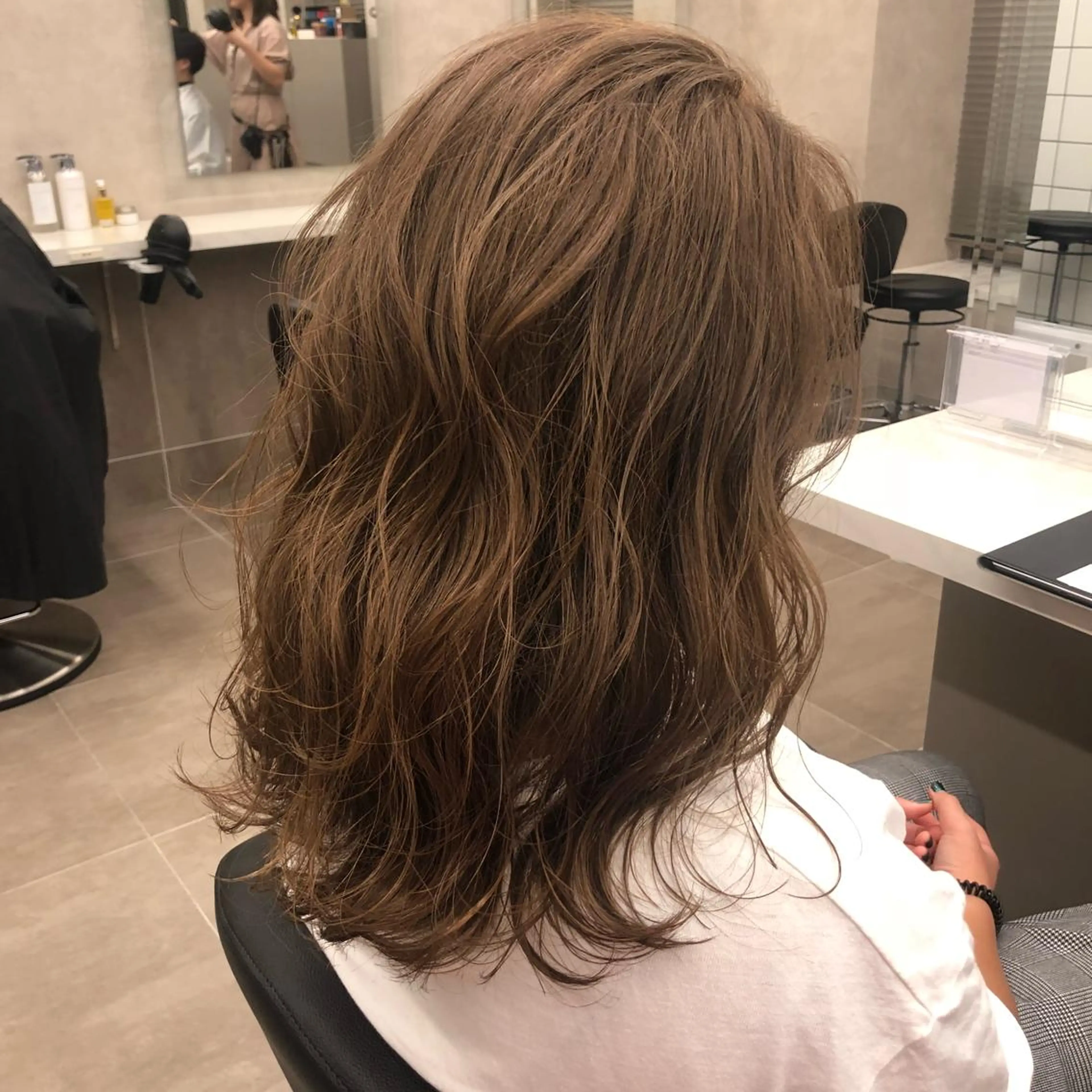 セミロング カラー ヘアアレンジ ベージュカラー ミルクティーベージュ 美髪矯正/透明感カラ ー🫧YUUKI🫧のヘアスタイル