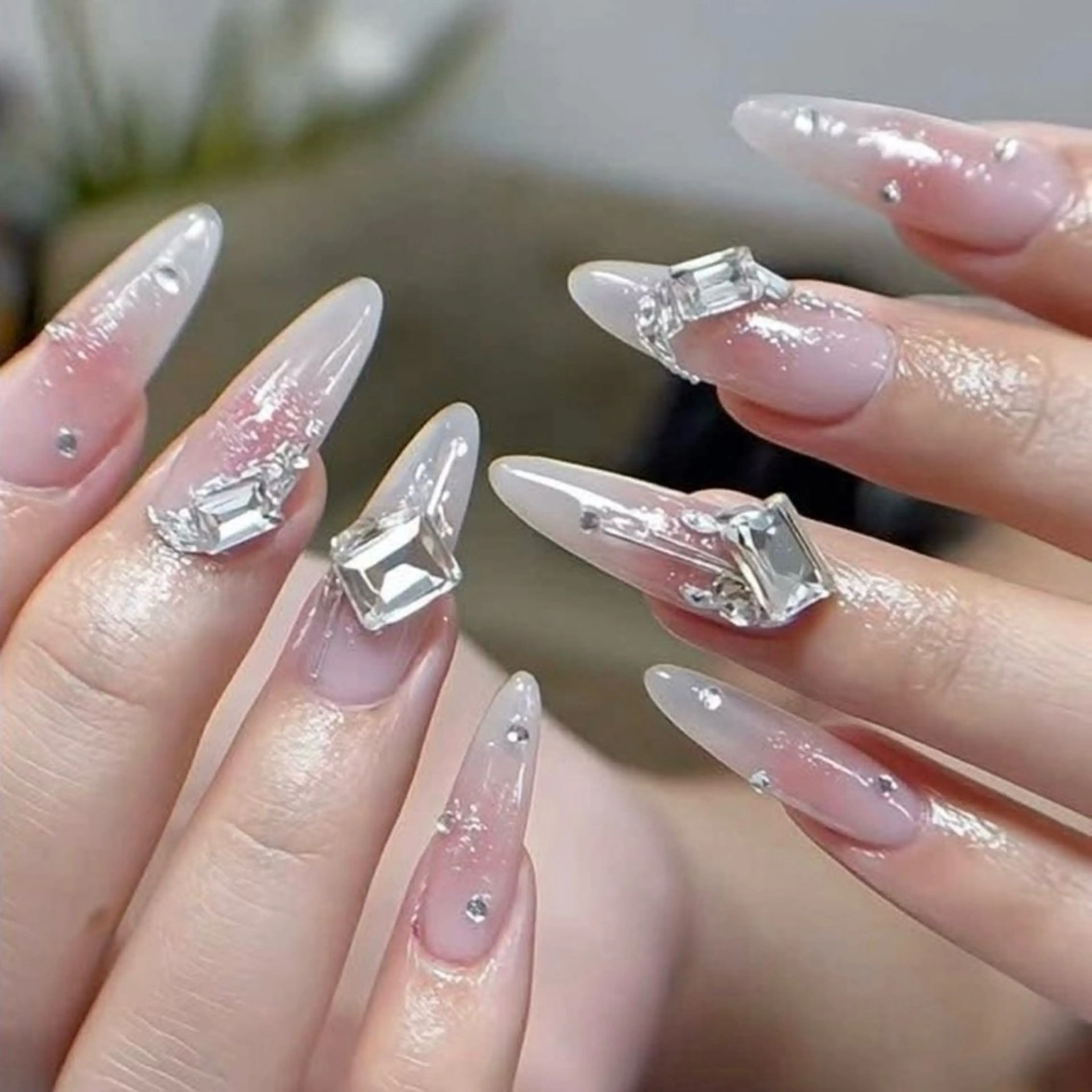 ミディアム ハンドネイル ガー NAILのネイルデザイン
