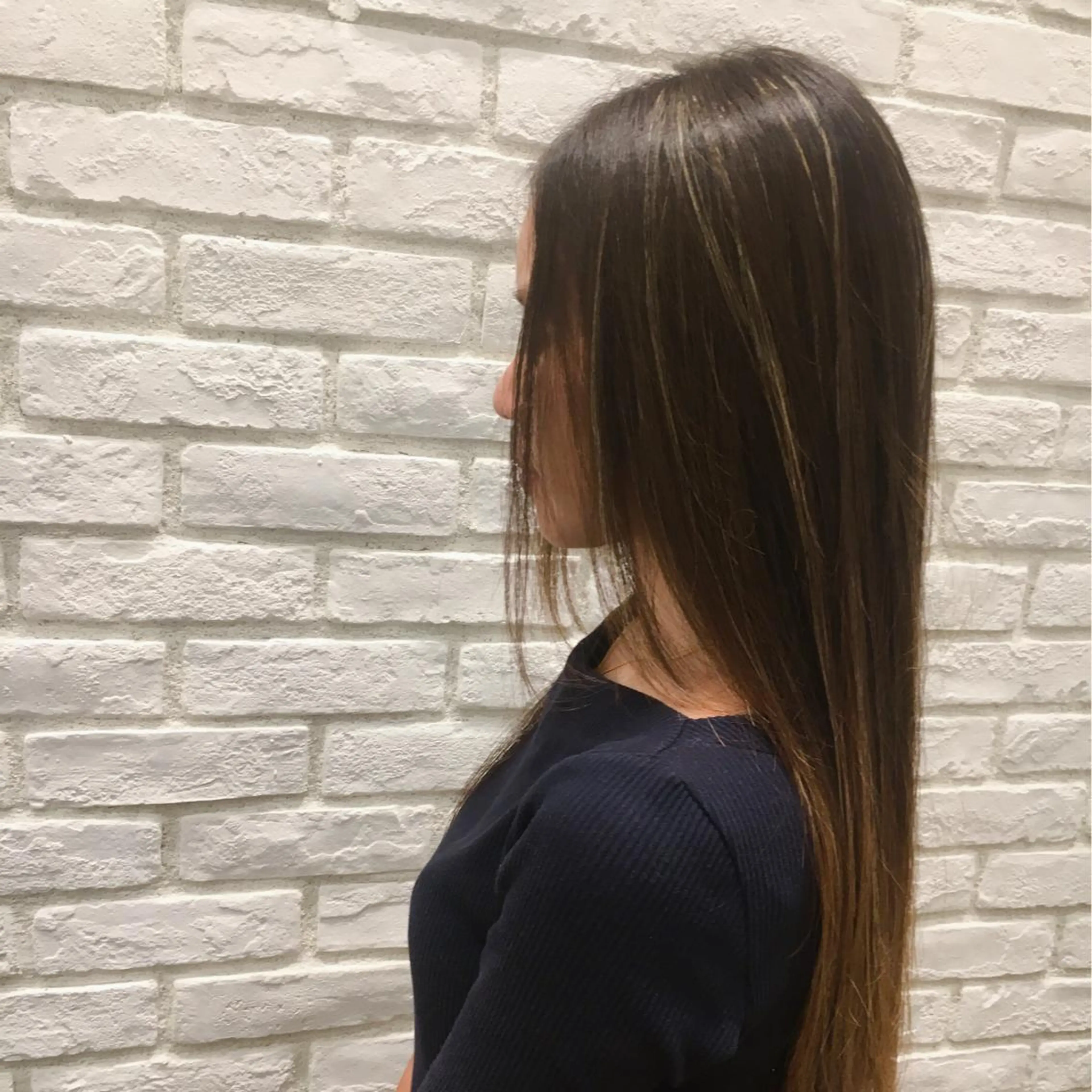 ロング カラー ミドウチ アヤカのヘアスタイル