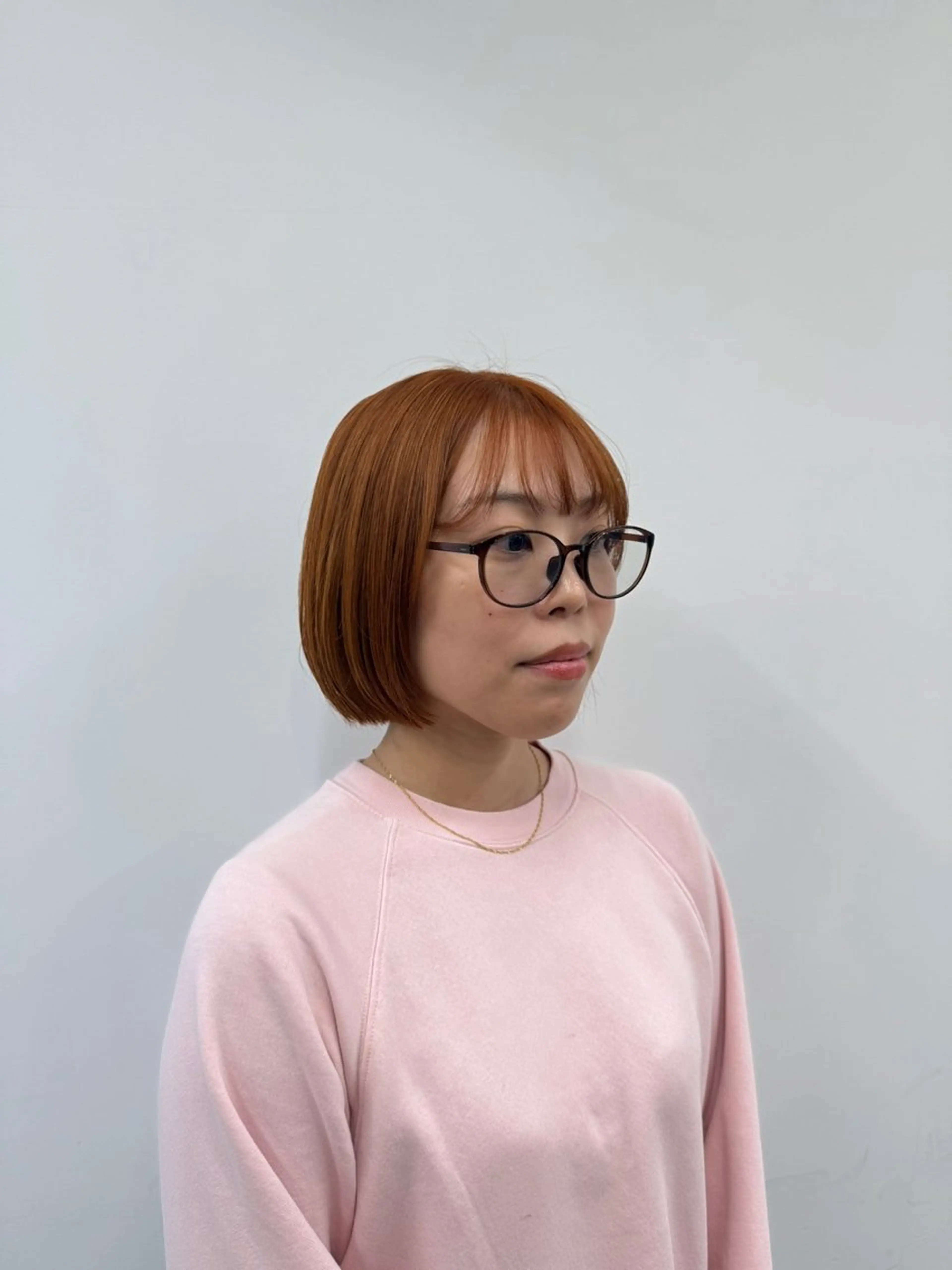 ショート カラー ベージュカラー ブリーチ オレンジ オレンジベージュ カットパーマ3000 円/水曜日モデルのヘアスタイル